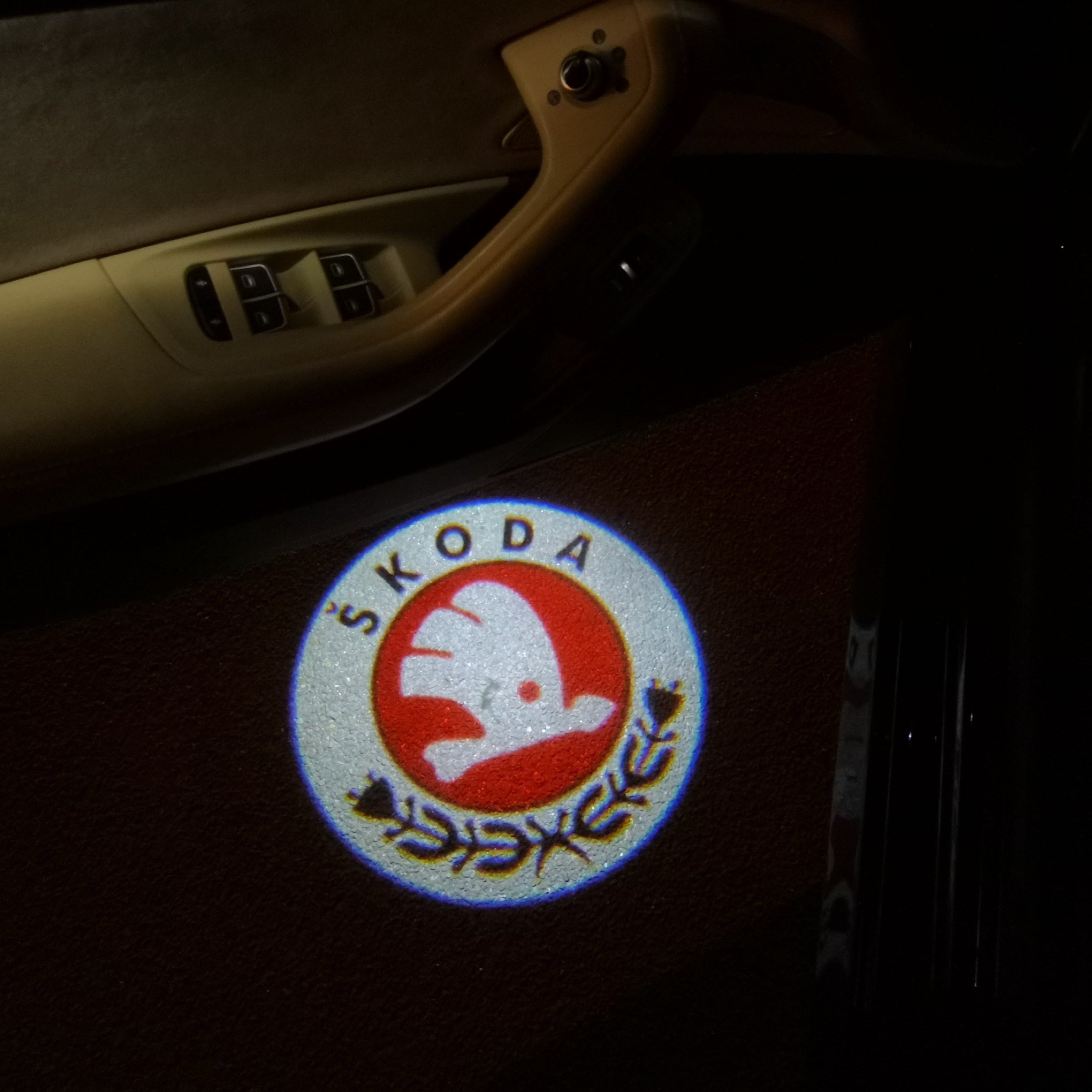 SKODA LOGO PROJECTOT أضواء Nr.12 (كمية 1 = 2 شعار فيلم / 2 أضواء الباب)