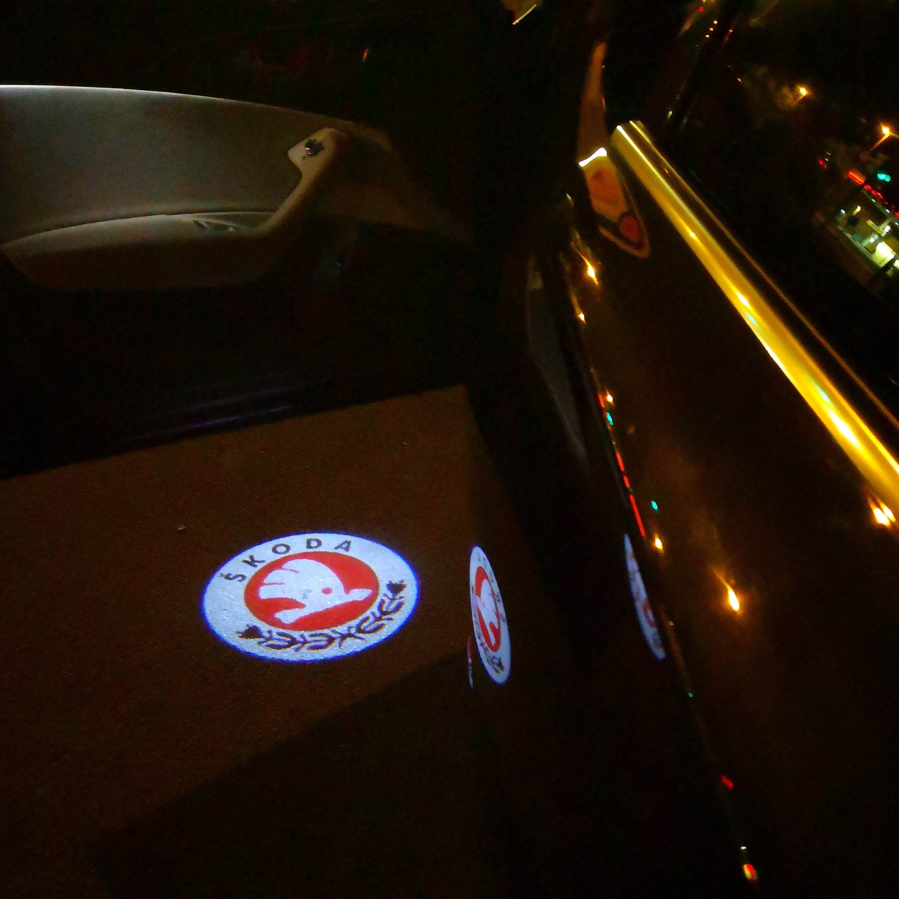 SKODA LOGO PROJECTOT أضواء Nr.12 (كمية 1 = 2 شعار فيلم / 2 أضواء الباب)