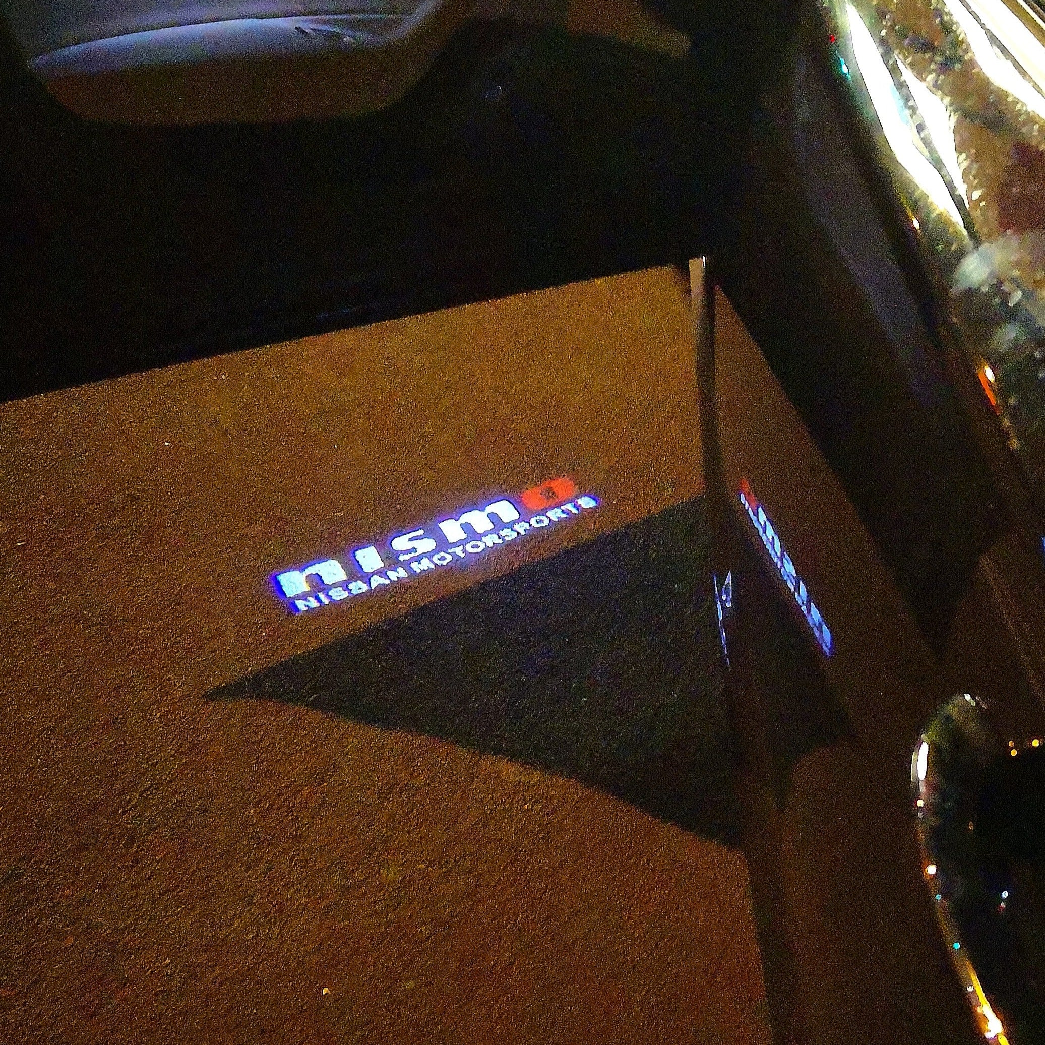 GTR-R35 NISMO LOGO PROJECTOT LIGHTS Nr.13(quantità 1 = 2 Pellicole logo /2 luci porta)