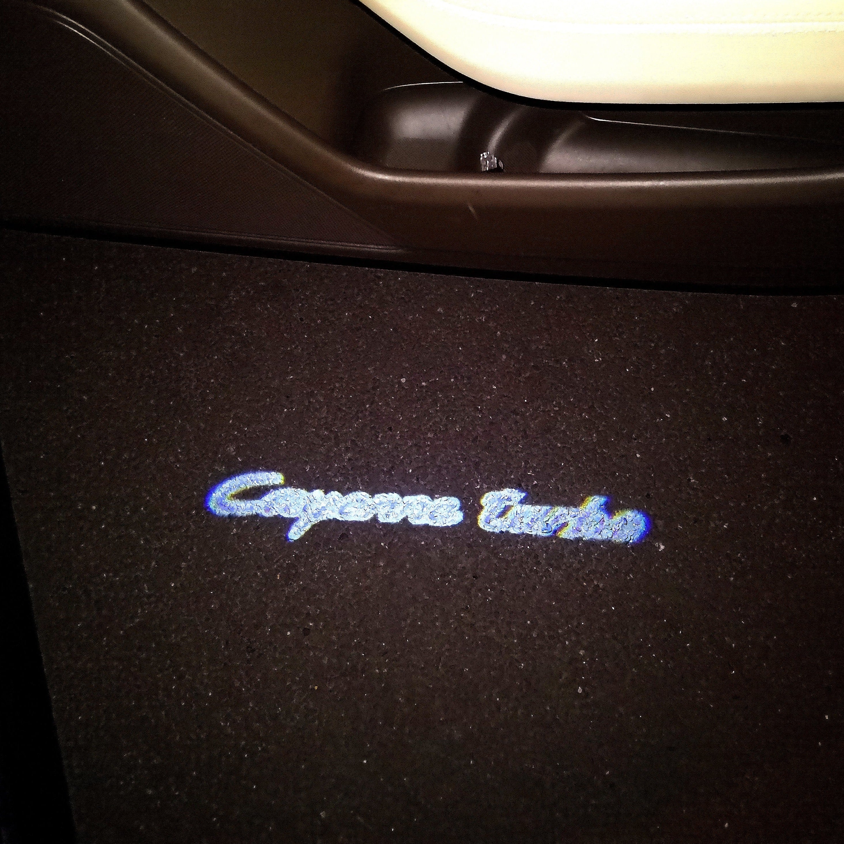 PORSCHE Cayenne Turbo LOGO PROJECTOR LIGHTS Nr.28 (الكمية 1 = 2 شعار فيلم / 2 أضواء باب)