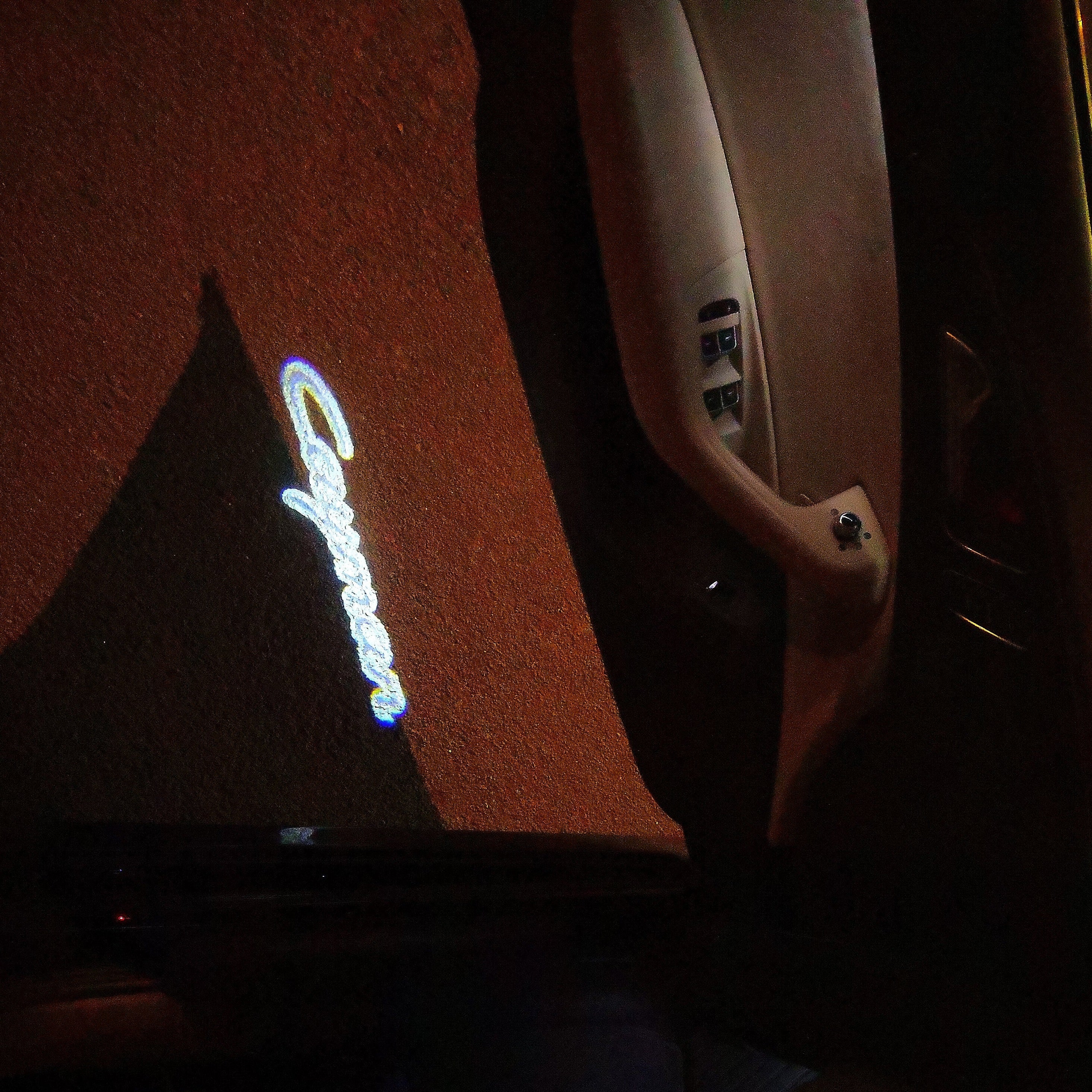 PPOSCHE Cayenne LOGO .09 (الكمية 1 = 2 Logo Film / 2 oB lights)