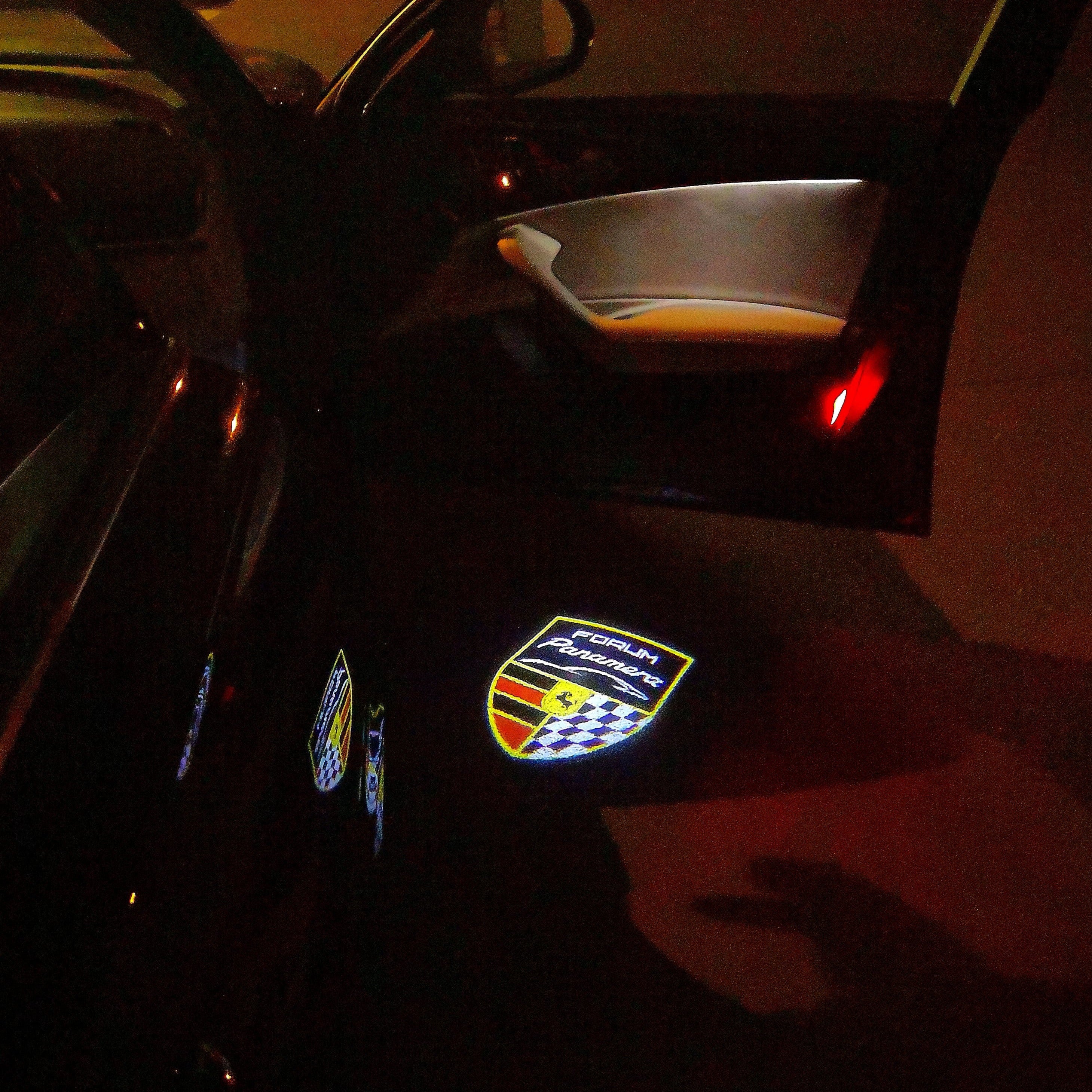 PORSCHE Panamera LOGO PROJECTOT LIGHTS Nr.04 (quantité 1 = 2 Logo Film / 2 feux de porte)