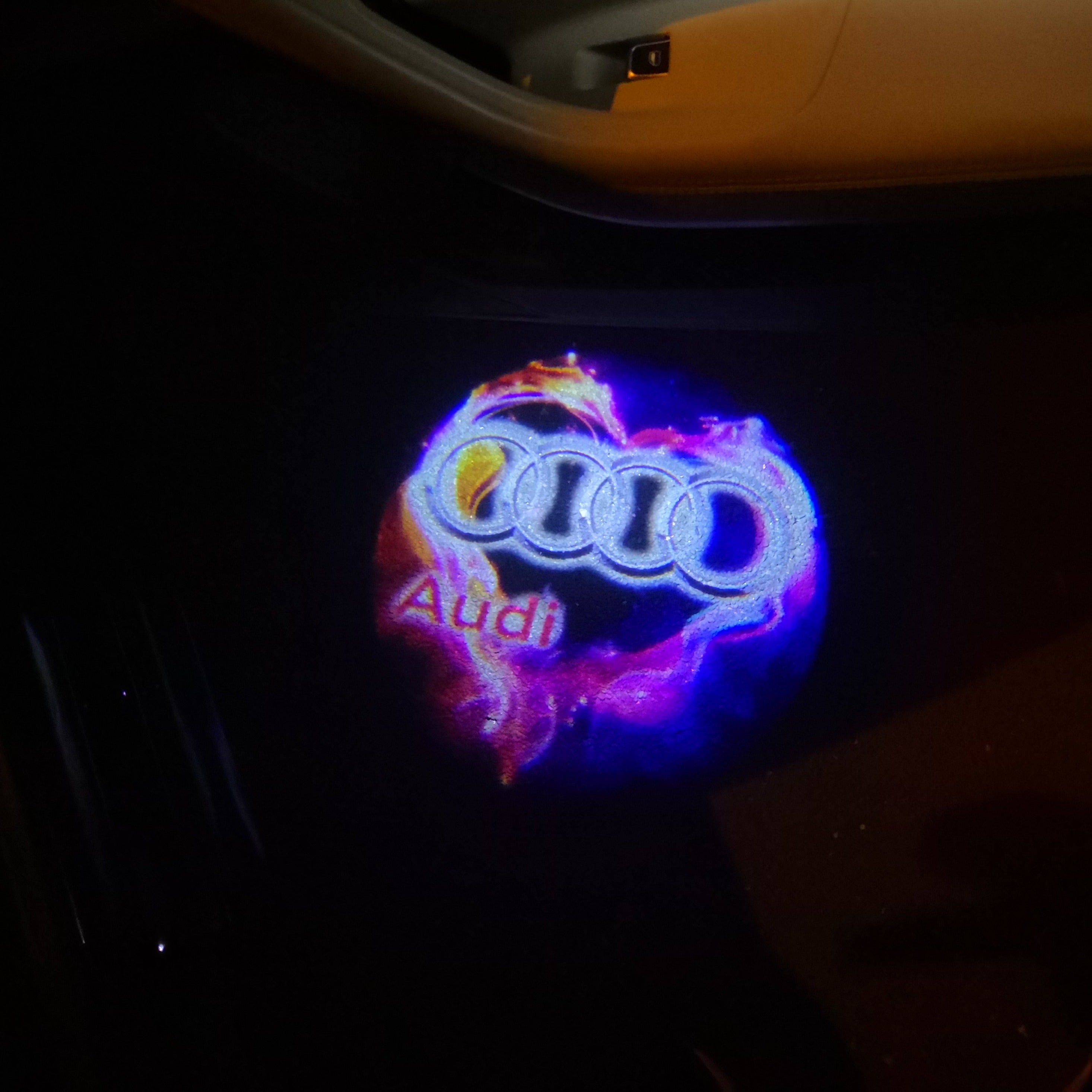 AUDI LOGO PROJECTOT LIGHTS Nr.20 (الكمية 1 = 2 Logo Films /2 أضواء الباب)
