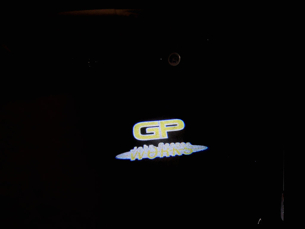 MINI GP LOGO PROJECTOR LIGHTS Nr.157 (الكمية 1 = 2 شعار فيلم / 2 مصباح باب)