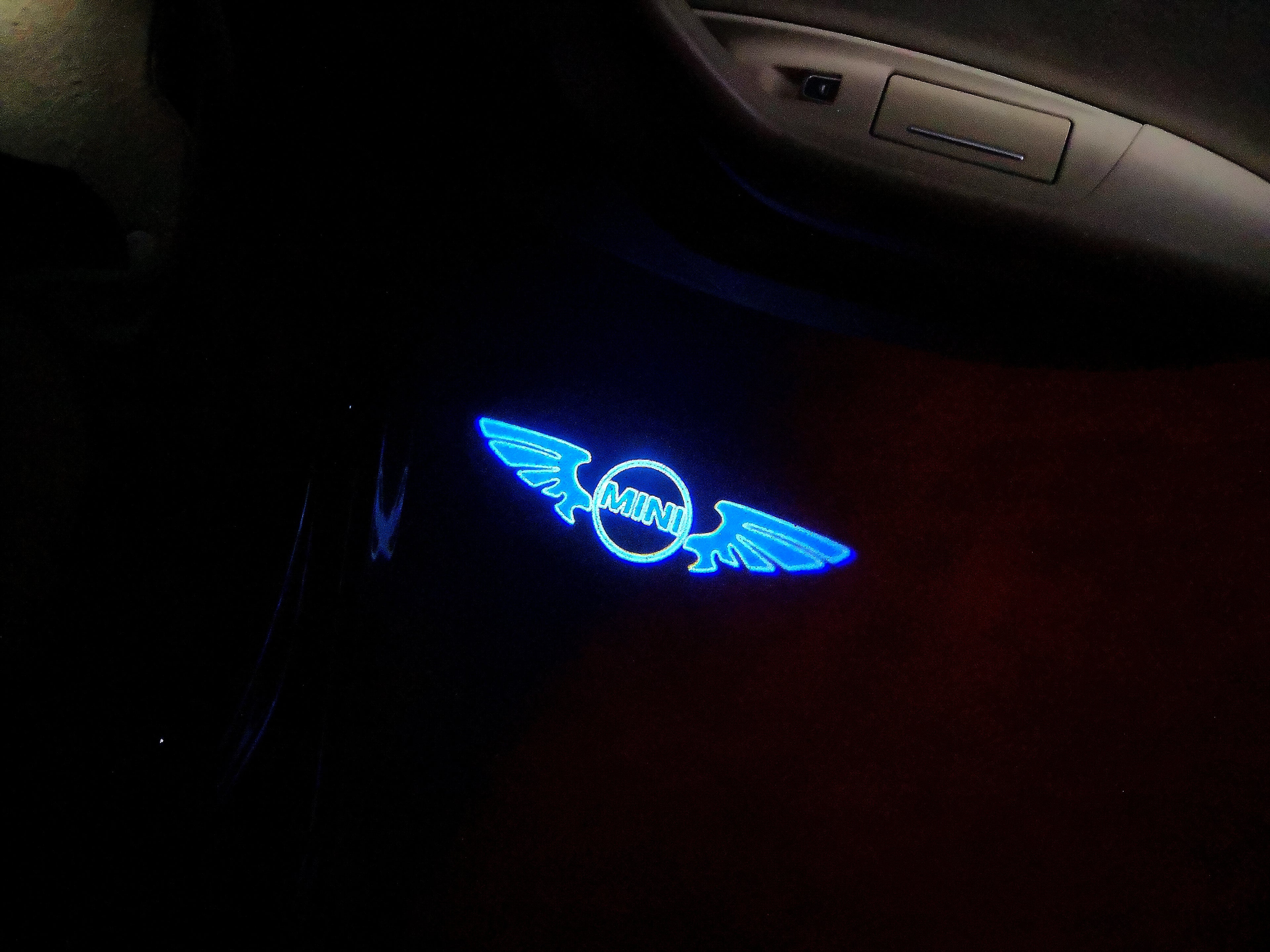 MINI LOGO PROJECROTR LIGHTS Nr.49 (quantité 1 = 2 Logo Film / 2 feux de porte)