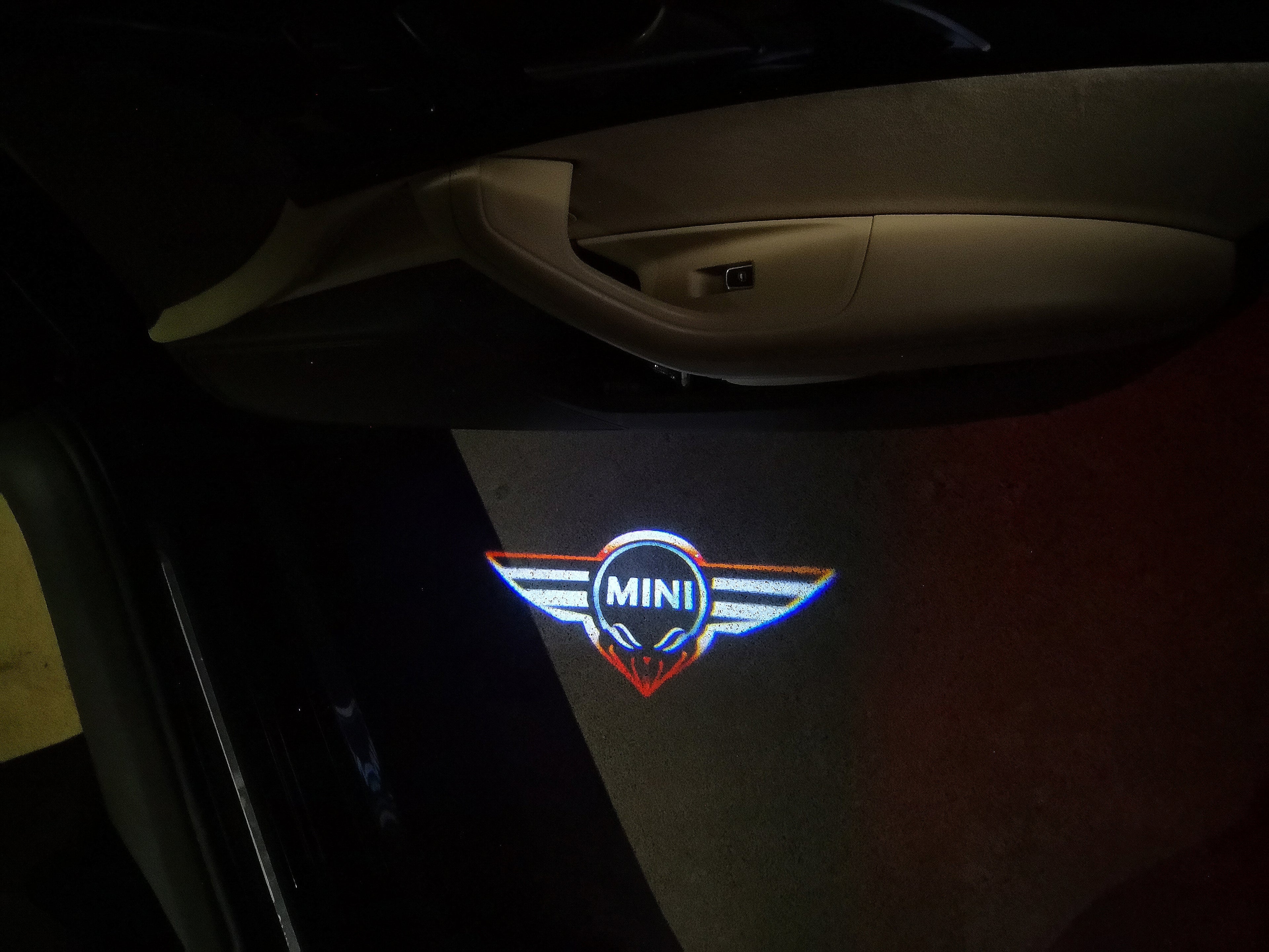 PROJECTEURS MINI LOGO N ° 17 (quantité 1 = 2 Film Logo / 2 lumières de porte)