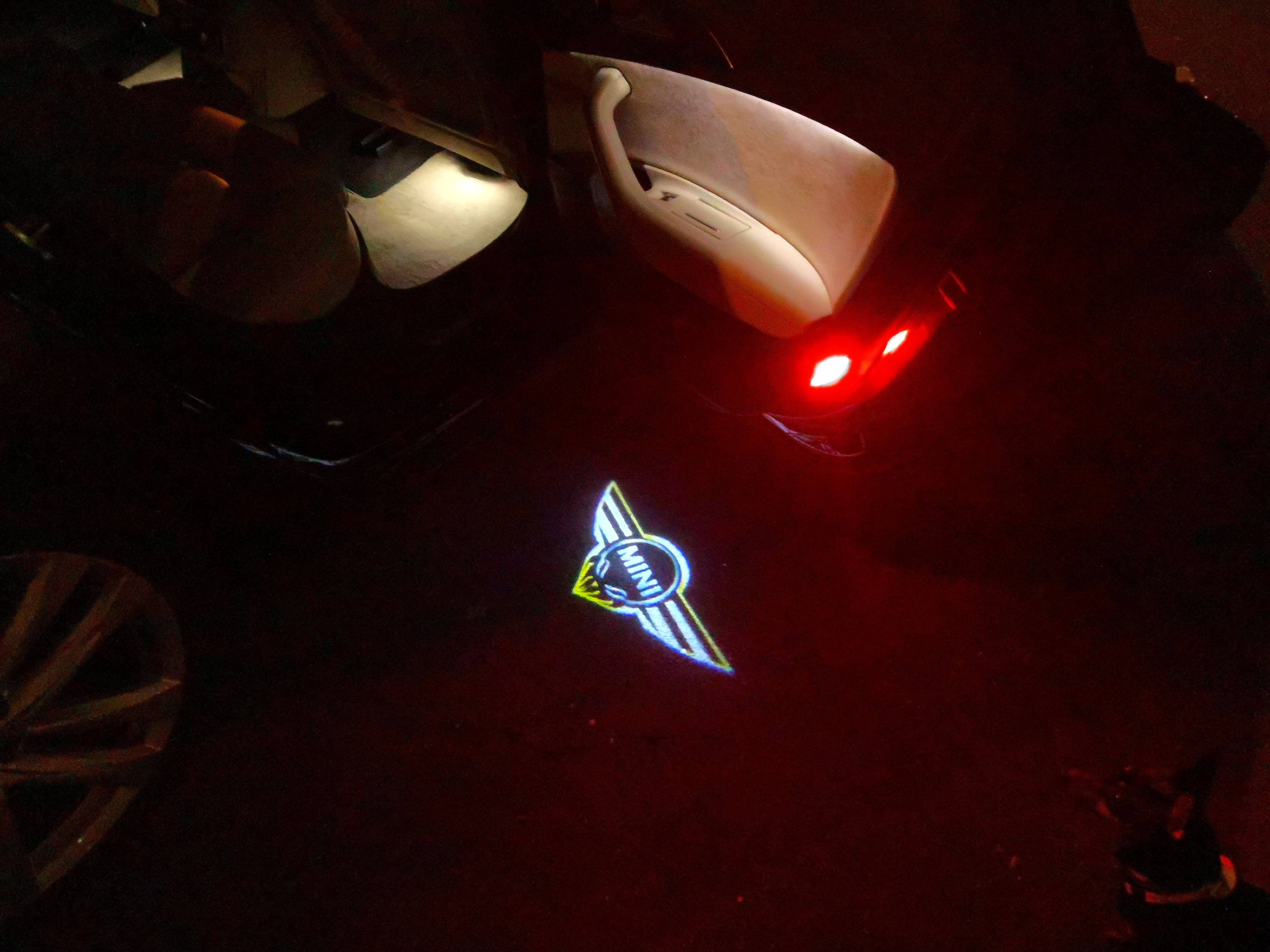 MINI LOGO PROJECROTR LIGHTS Nr.14 (cantidad 1 = 2 logo película / 2 luces de puerta)