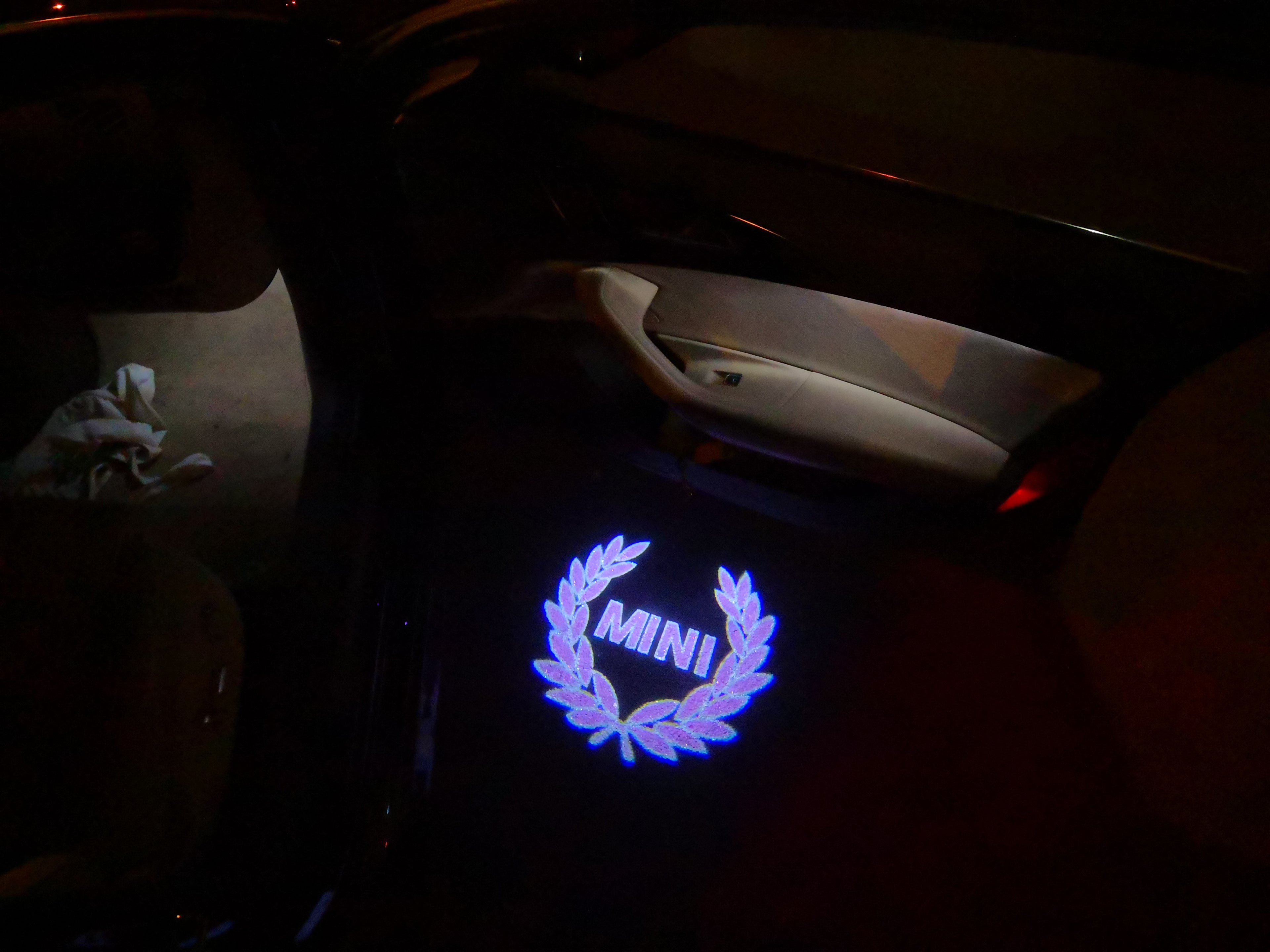 MINI LOGO PROJECROTR LIGHTS Nr.92 (quantité 1 = 2 Logo Film / 2 feux de porte)