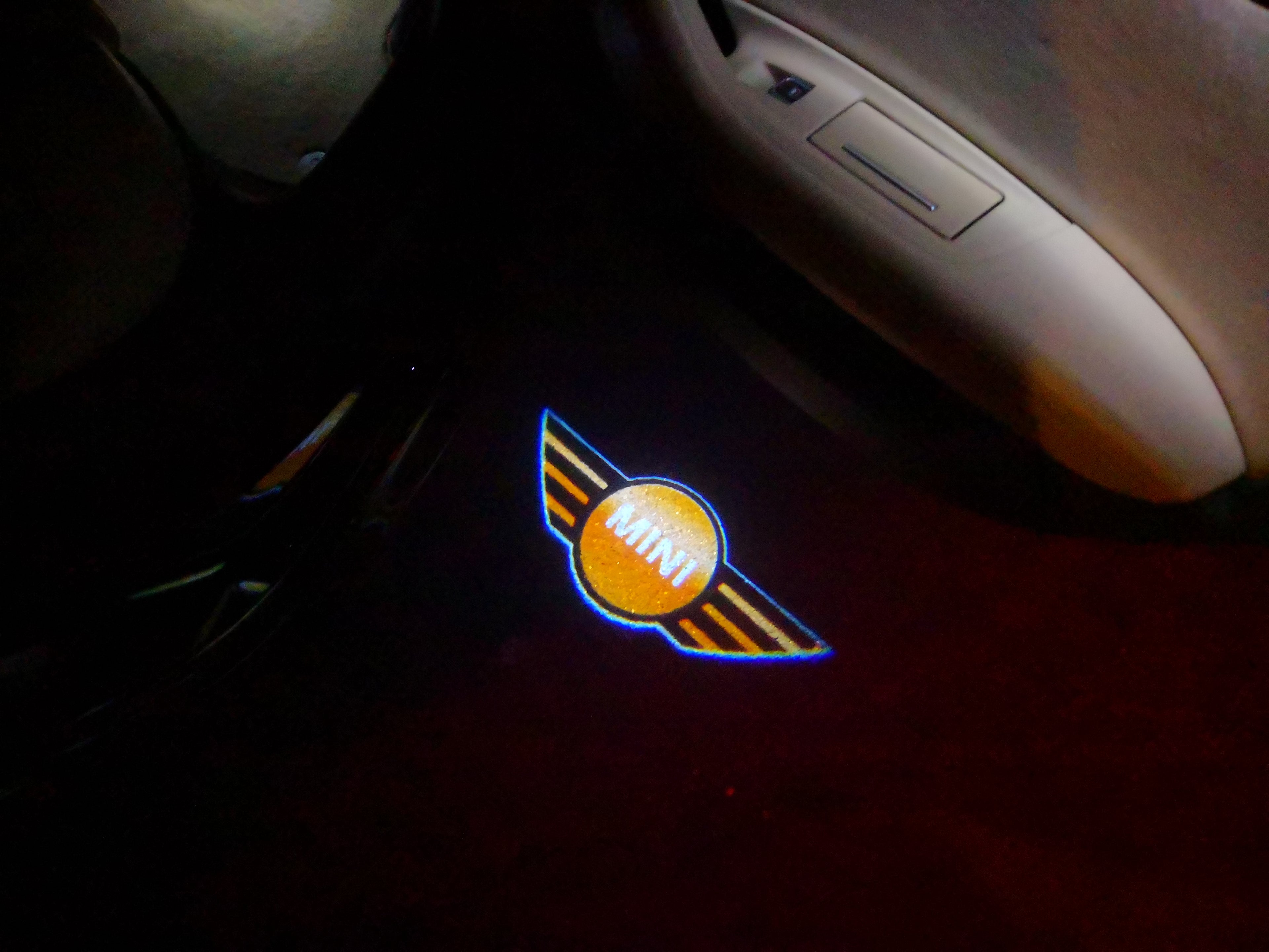 MINI LOGO PROJECROTR LIGHTS Nr.07 (quantité 1 = 2 Logo Film / 2 feux de porte)