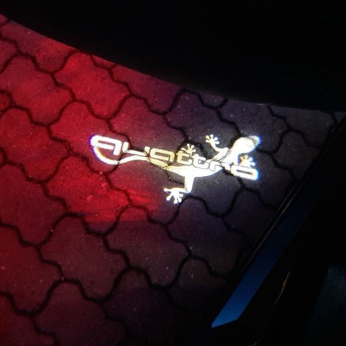 AUDI QUATTRO GECKO LOGO PROJECTOR LIGHTS Nr.64 (الكمية 1 = 2 فيلم شعار / 2 باب)
