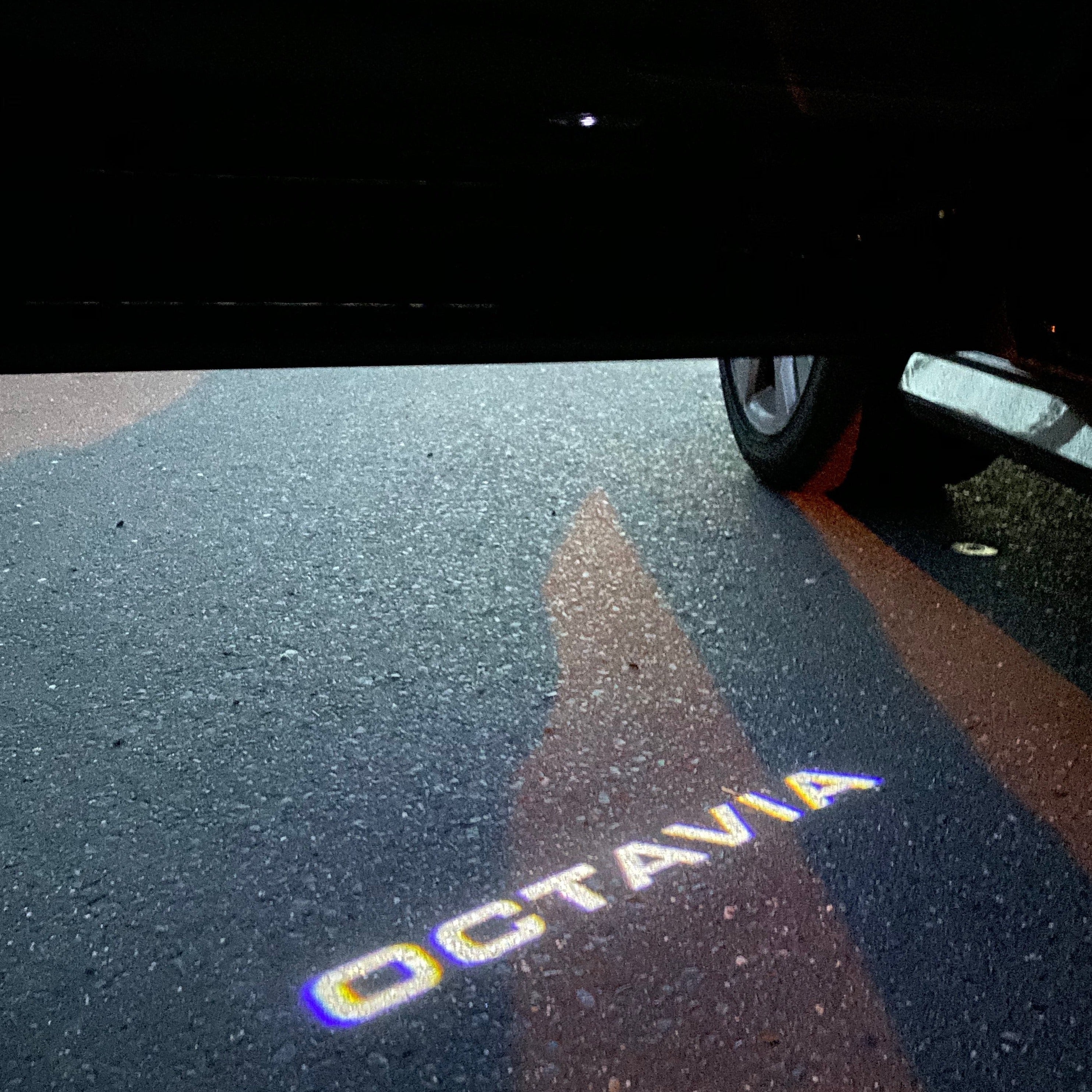 SKODA OCTAVIA LOGO LIGHTS Nr.108 (Menge 1 = 2 Logo Film / 2 Türlichter)