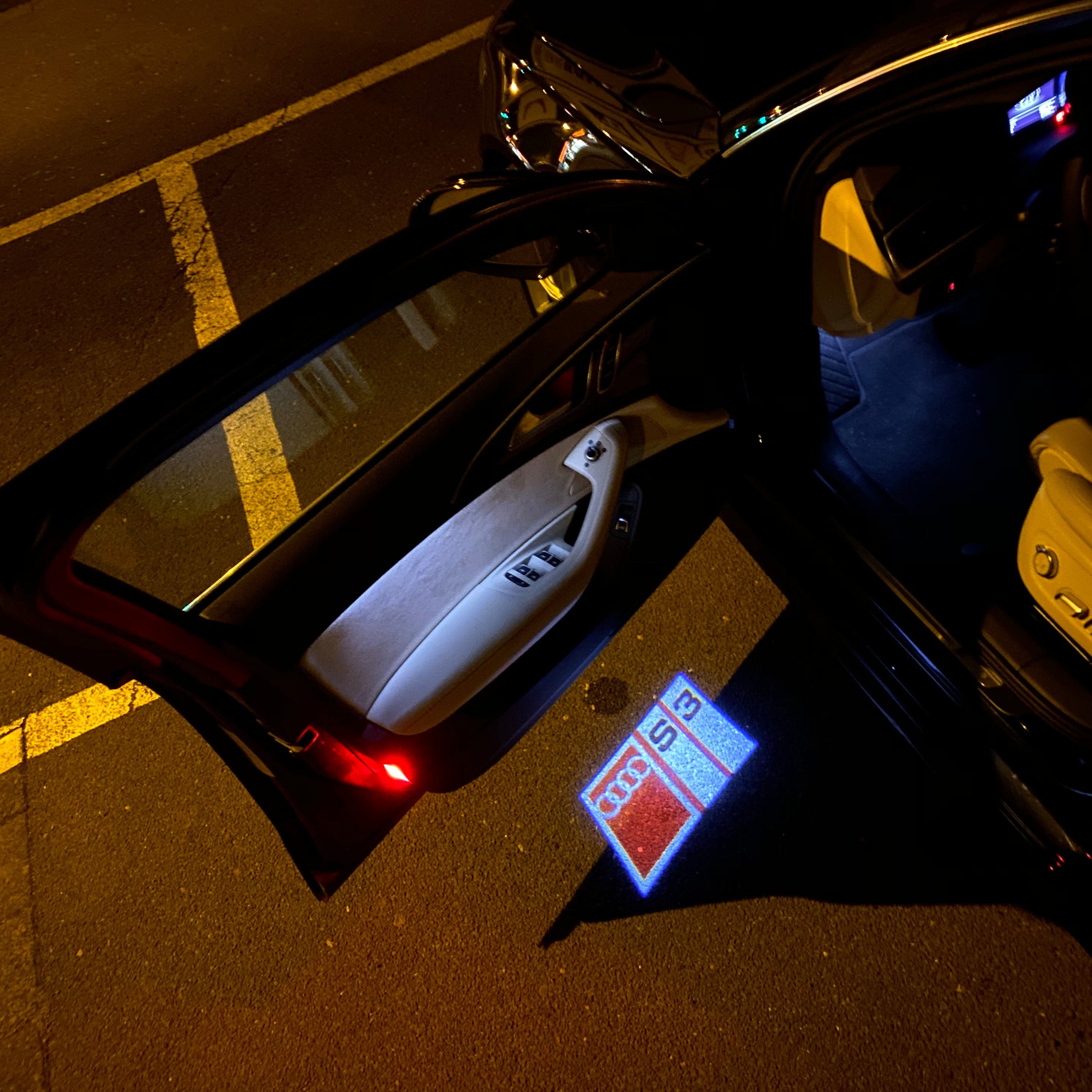 LUCI PROIETTORI LOGO AUDI Nr.153 (quantità 1 = 2 Pellicole Logo / 2 luci porta)