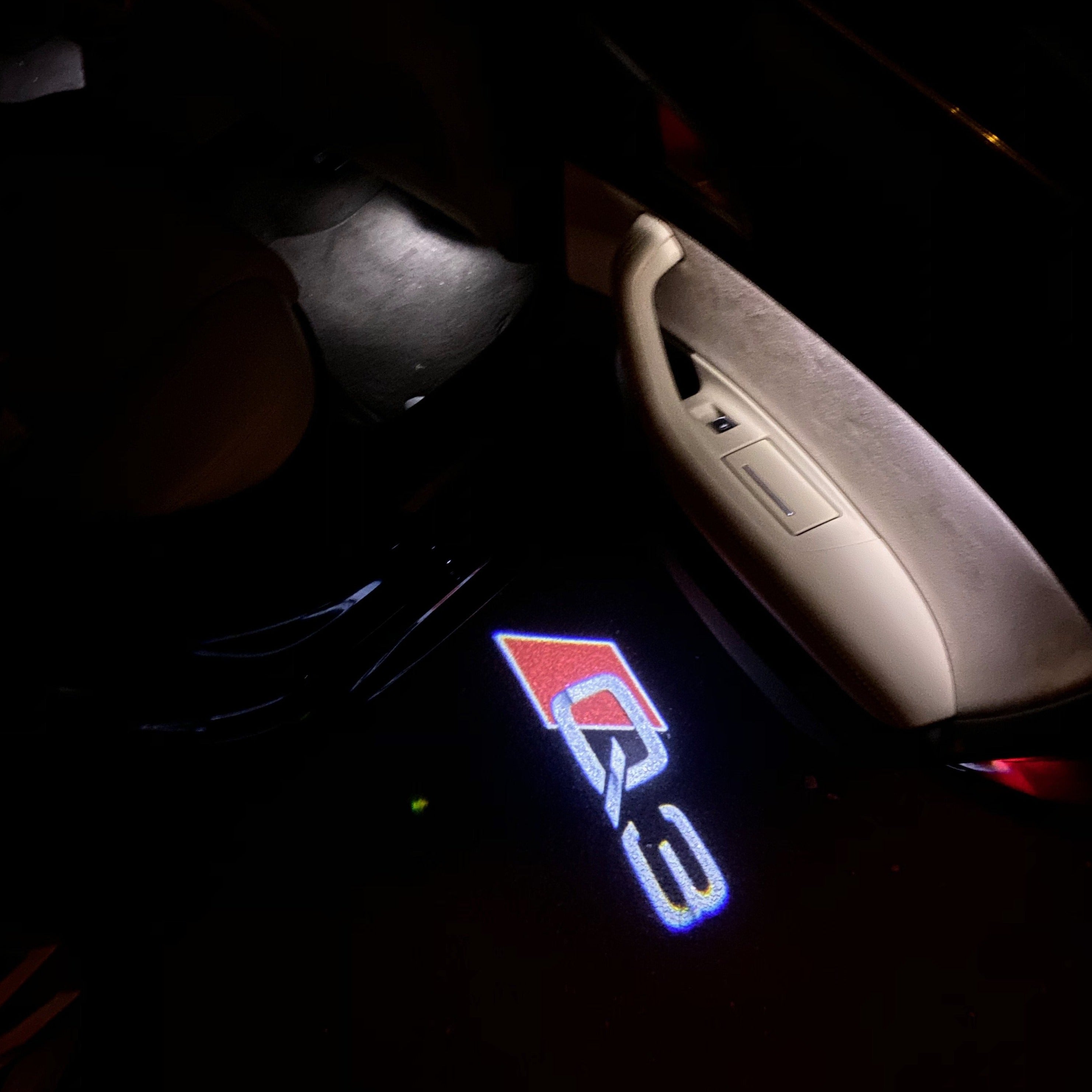 AUDI LOGO PROJECTOT LIGHTS Nr.80 (الكمية 1 = 2 شعار الأفلام / 2 أضواء الباب)