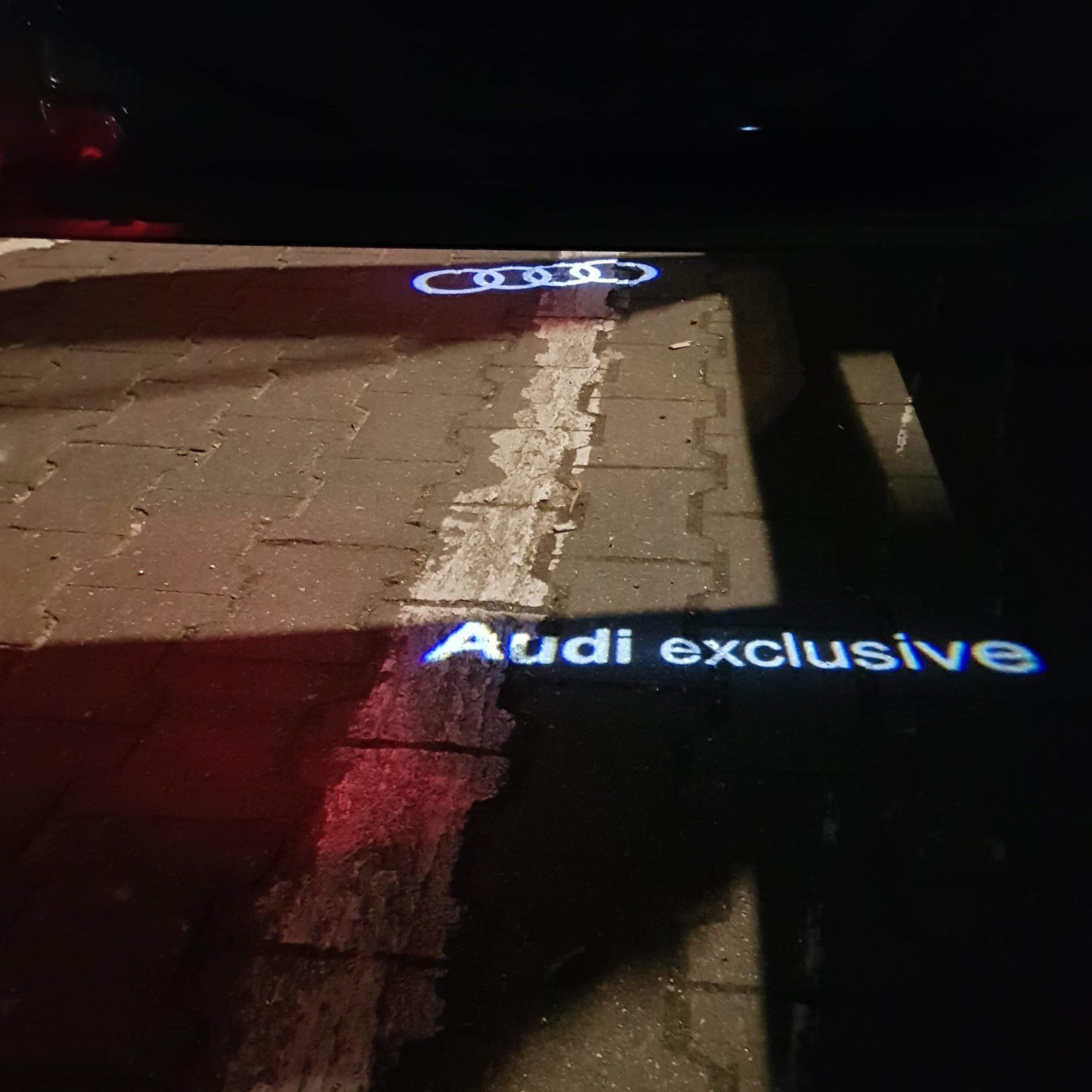 LUCI PROIETTORI LOGO AUDI Nr.73 (quantità 1 = 2 Pellicole Logo / 2 luci porta)