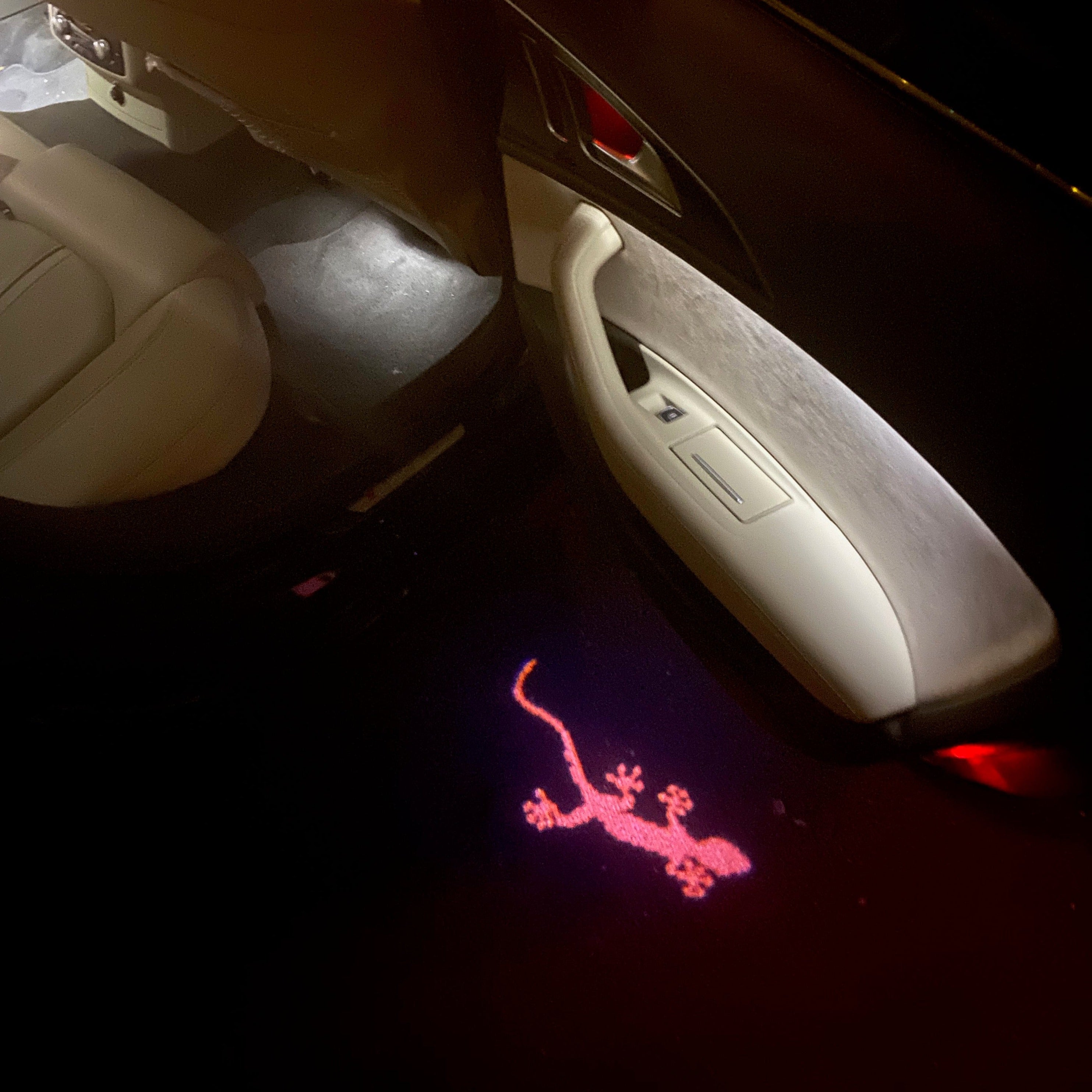 AUDI كواترو GECKO LOGO PROJECROTR أضواء Nr.66 (الكمية 1 = 2 شعار الأفلام / 2 أضواء الباب)