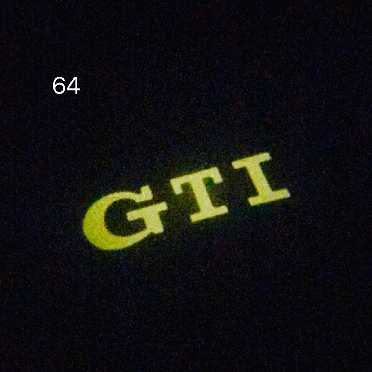 فولكس واجن الباب أضواء GTI شعار Nr. 48 (كمية 1 = 2 شعار الأفلام / 2 أضواء الباب)