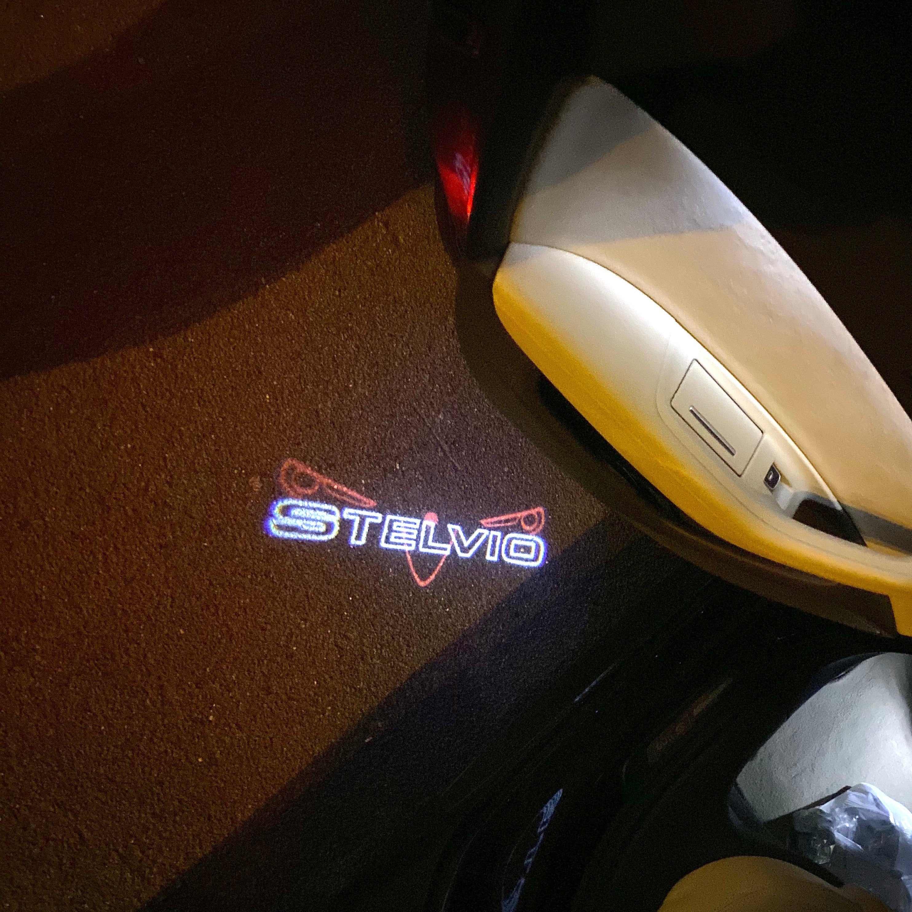 Alfa Romeo Stelvio LOGO PROJECTOT LIGHTS Nr.97 (quantità 1 = 2 Logo Film / 2 luci porta)