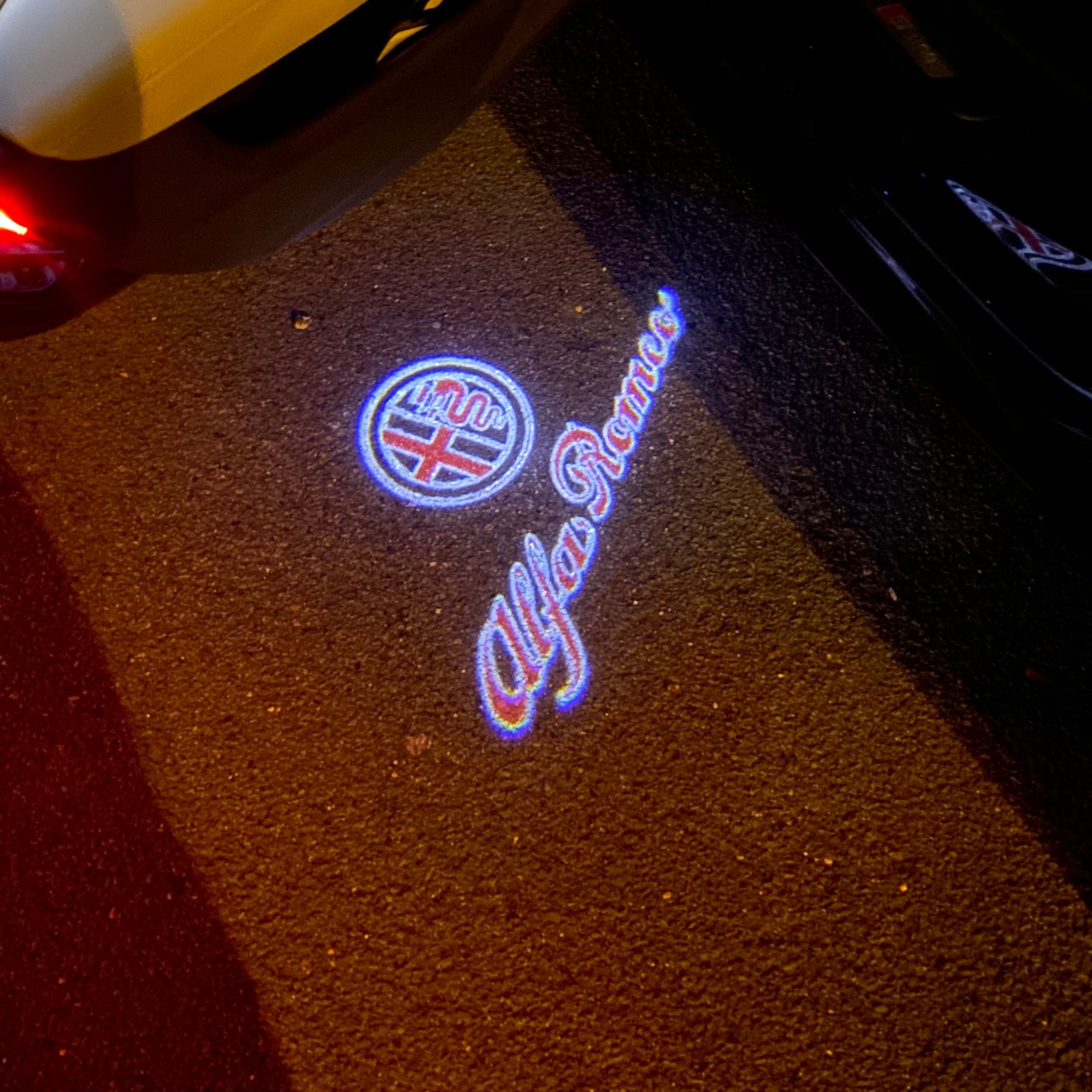 LUCI PROIETTORI LOGO Alfa Romeo Nr.10 (quantità 1 = 2 Logo Film / 2 luci porte)