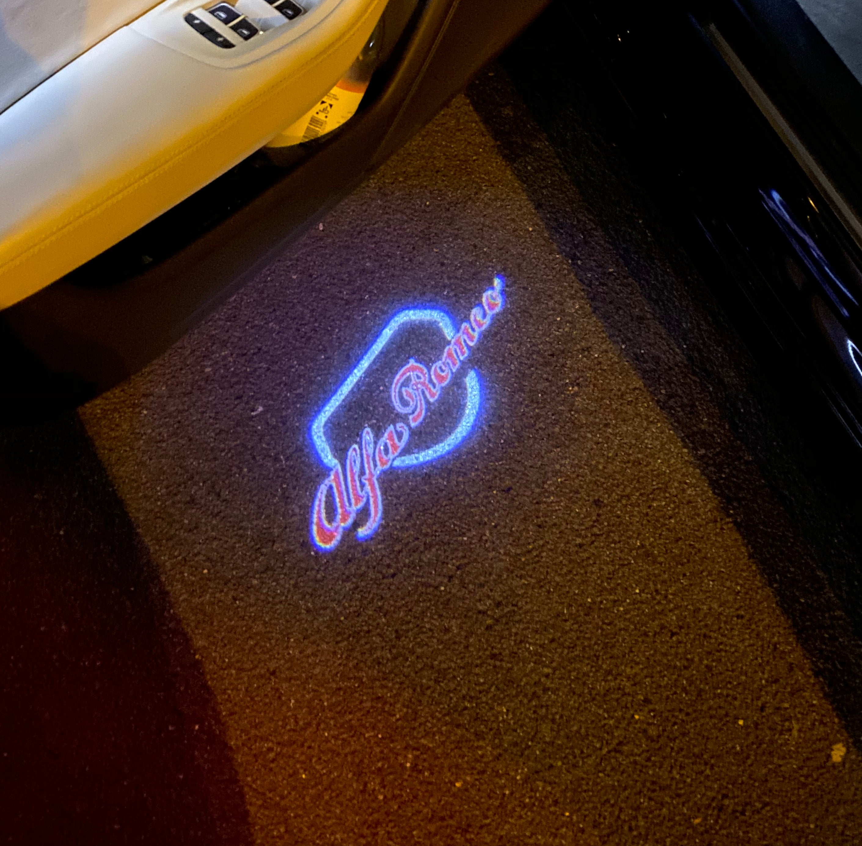 Alfa Romeo LOGO PROJECTOT LIGHTS Nr.18 (quantità 1 = 2 Logo Film / 2 luci porta)