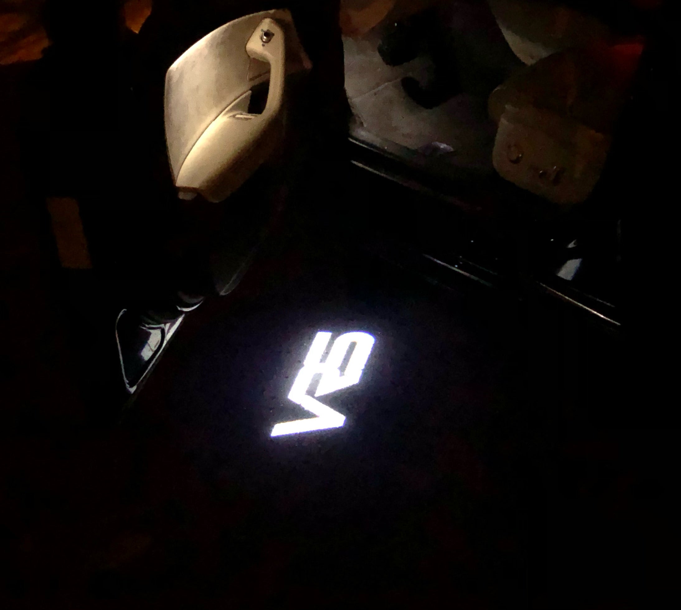 SKODA LOGO PROJECTOT LIGHTS Nr.74 (الكمية 1 = 2 شعار فيلم / 2 مصباح باب)
