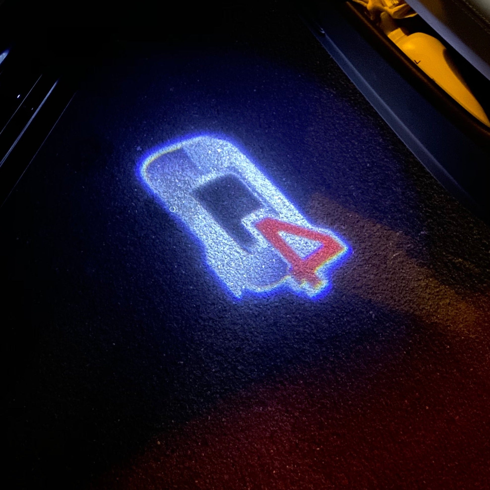 Alfa Romeo Q4 LOGO PROJECTOT LIGHTS Nr.01 (quantité 1 = 2 Logo Film / 2 portes lumières)
