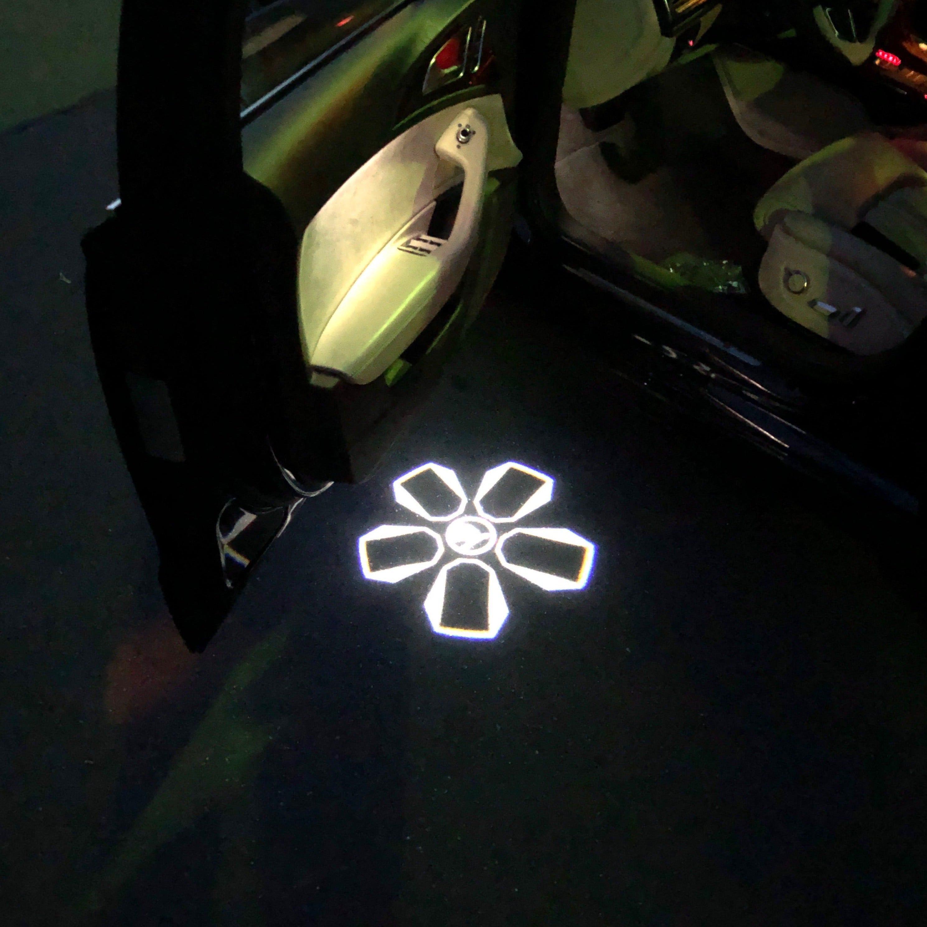 SKODA LOGO PROJECTOR LIGHTS Nr. 02 (Menge 1 = 2 Logo Film / 2 Türleuchten)