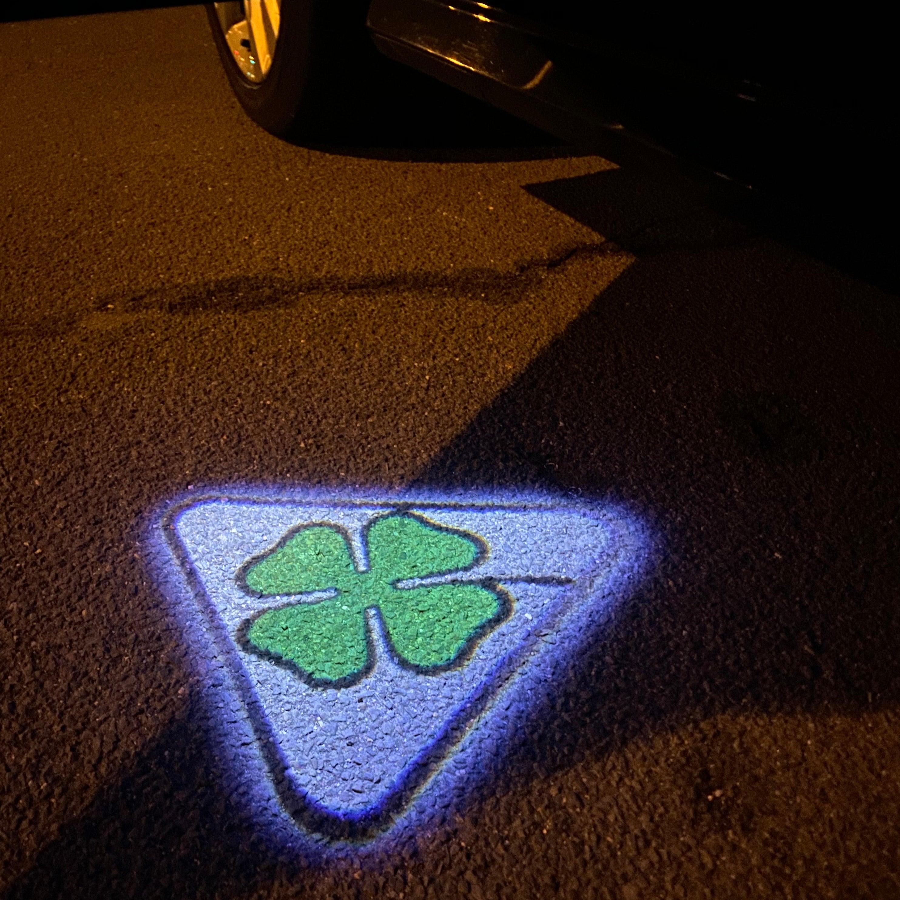Alfa Romeo Quadrifoglio Verde LOGO PROJECTOR LIGHTS Nr.29 (quantité 1 = 2 Logo Film / 2 porte lumières)