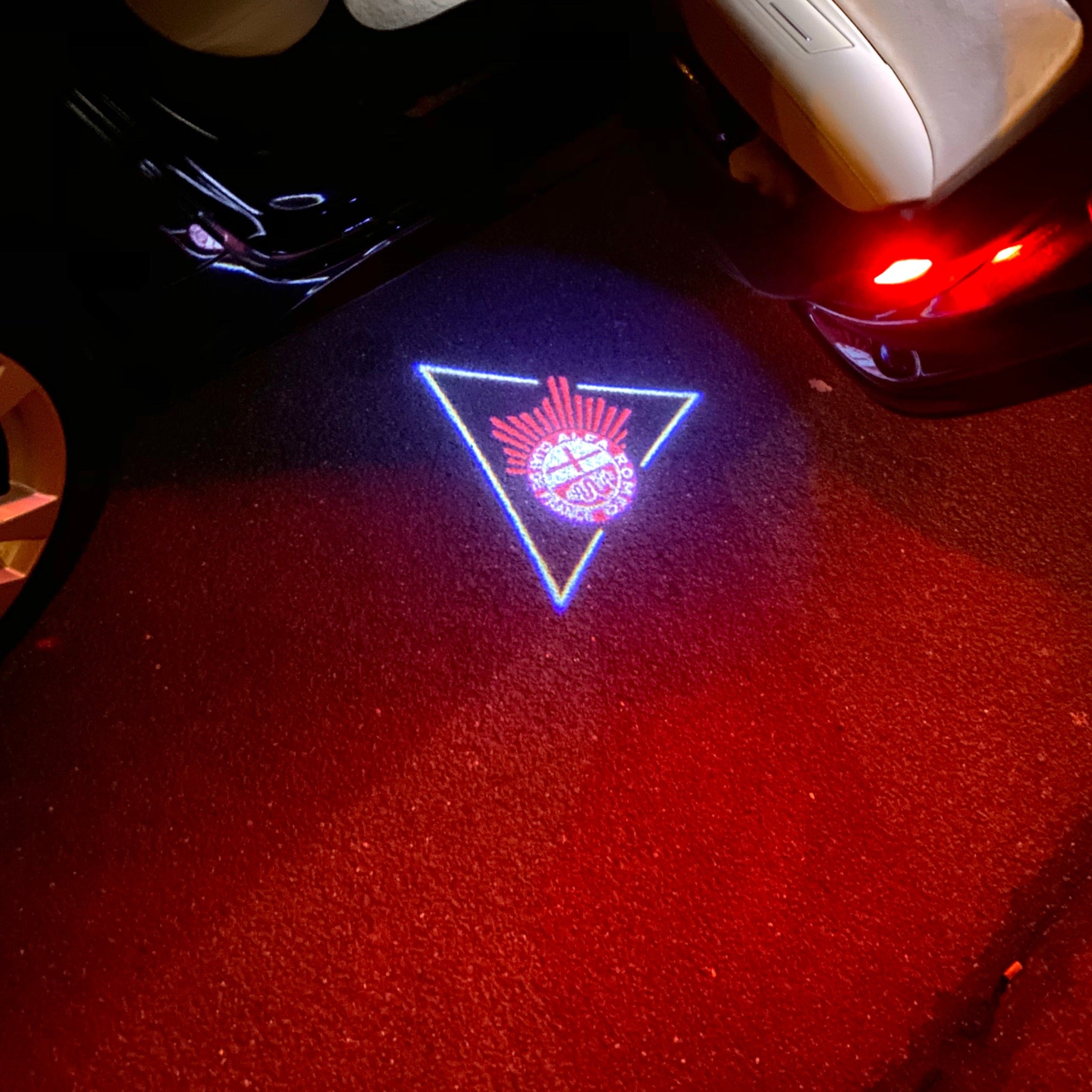 Alfa Romeo LOGO PROJECTOT LIGHTS Nr.20 (quantità 1 = 2 Logo Film / 2 luci porta)