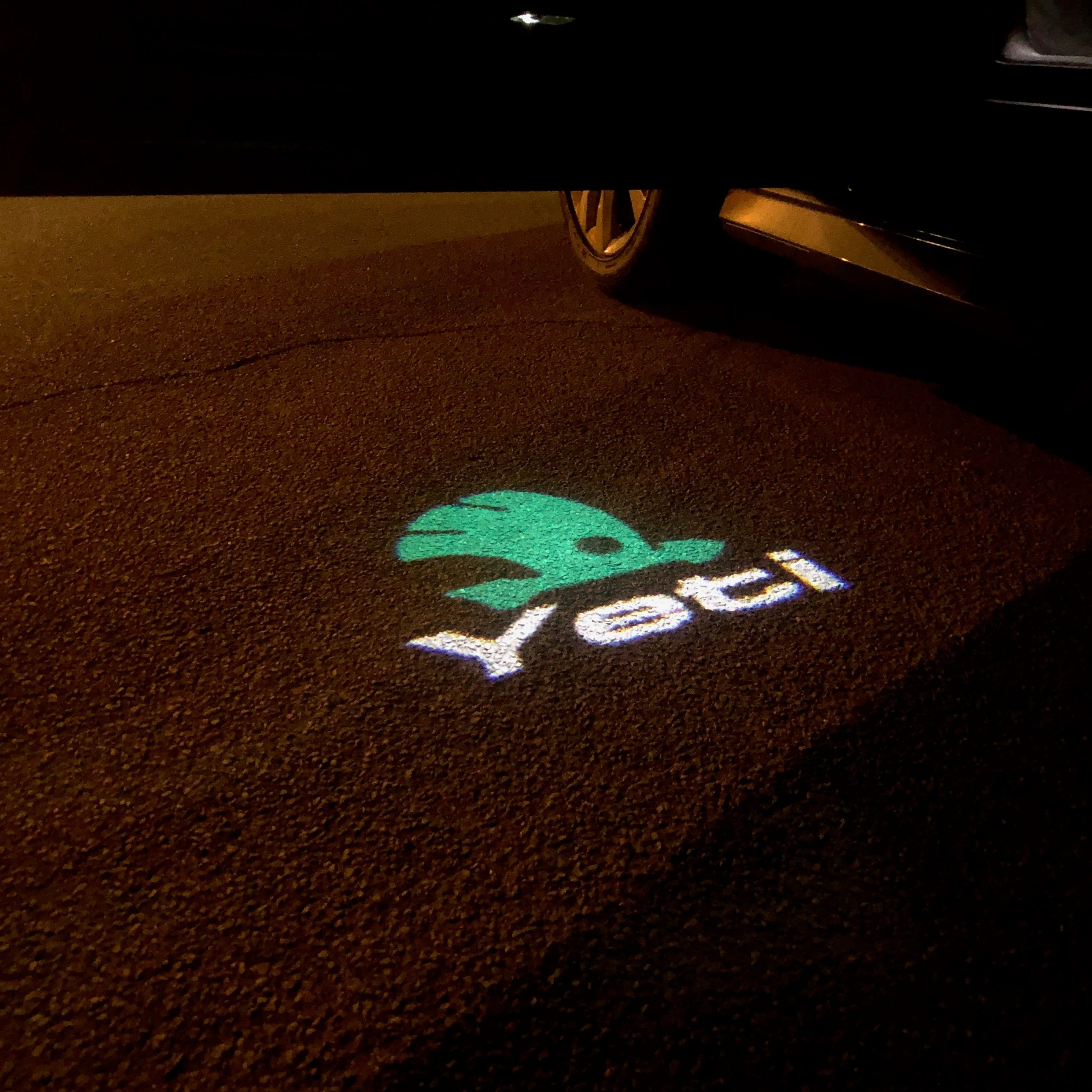 SKODA LOGO PROJECTOT LIGHTS Nr.75 (Menge 1 = 2 Logo Film / 2 Türleuchten)