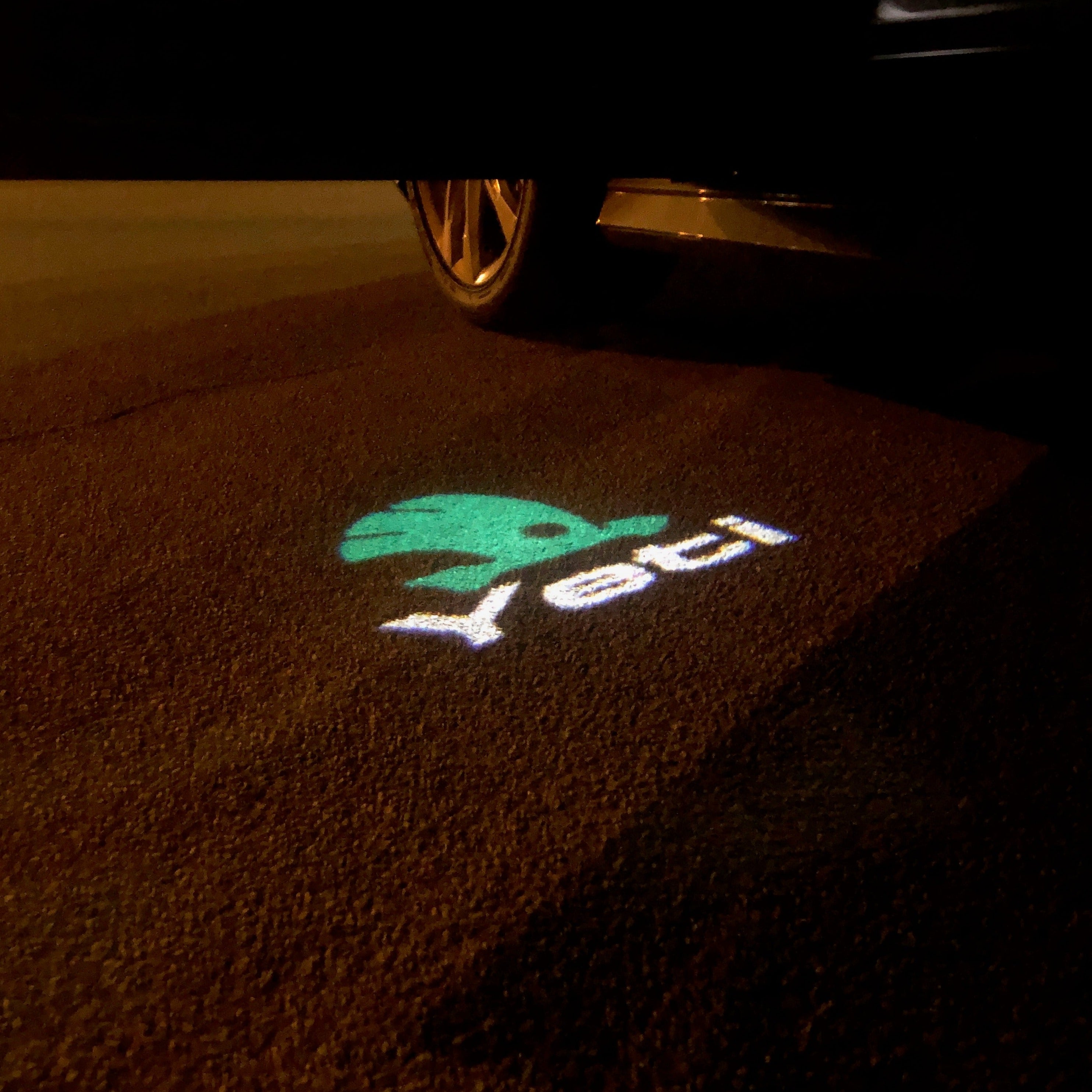 SKODA LOGO PROJECTOT LIGHTS Nr.75 (Menge 1 = 2 Logo Film / 2 Türleuchten)
