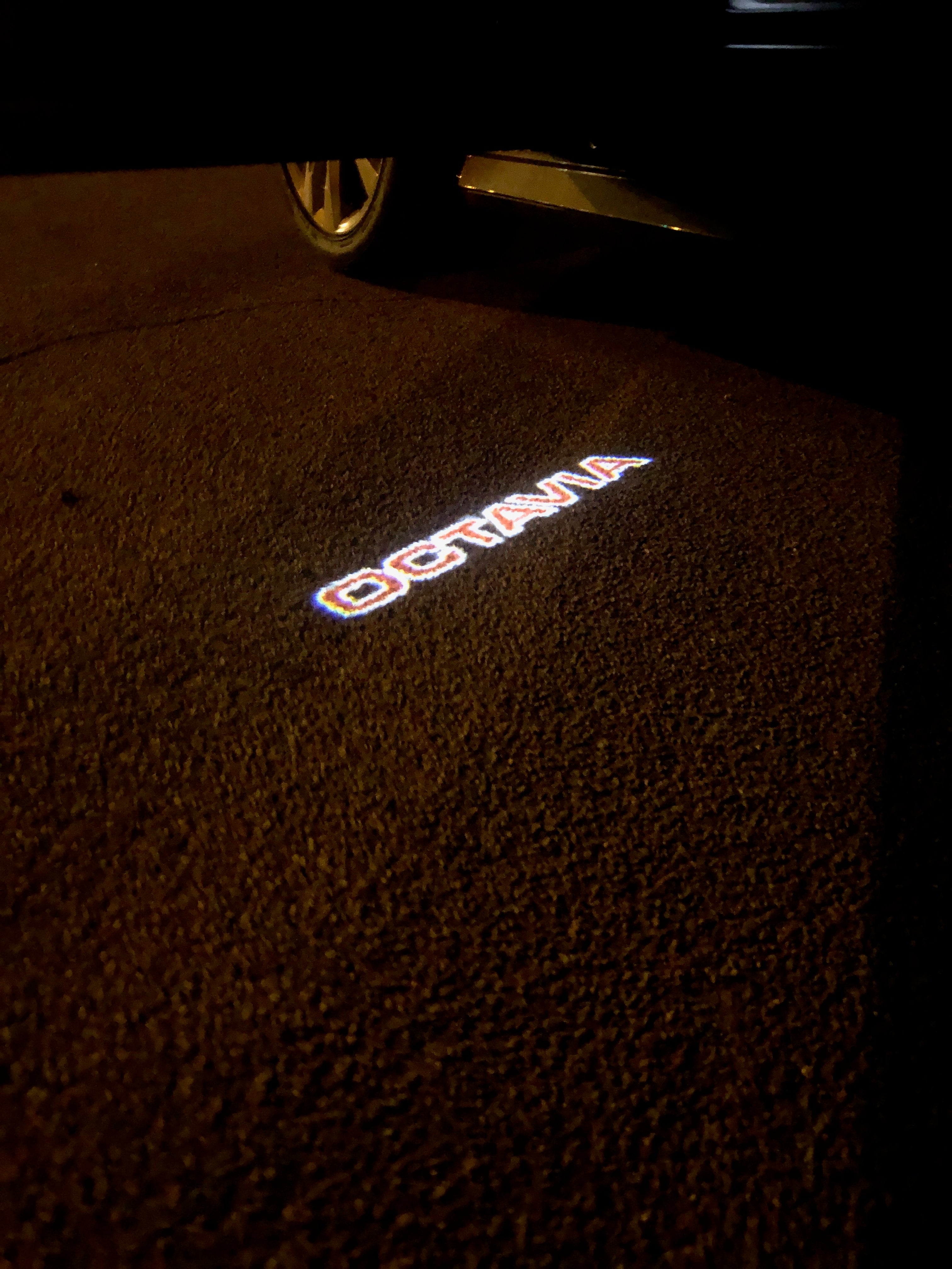 SKODA OCTAVIA LOGO LIGHTS Nr.106 (Menge 1 = 2 Logo Film / 2 Türlichter)
