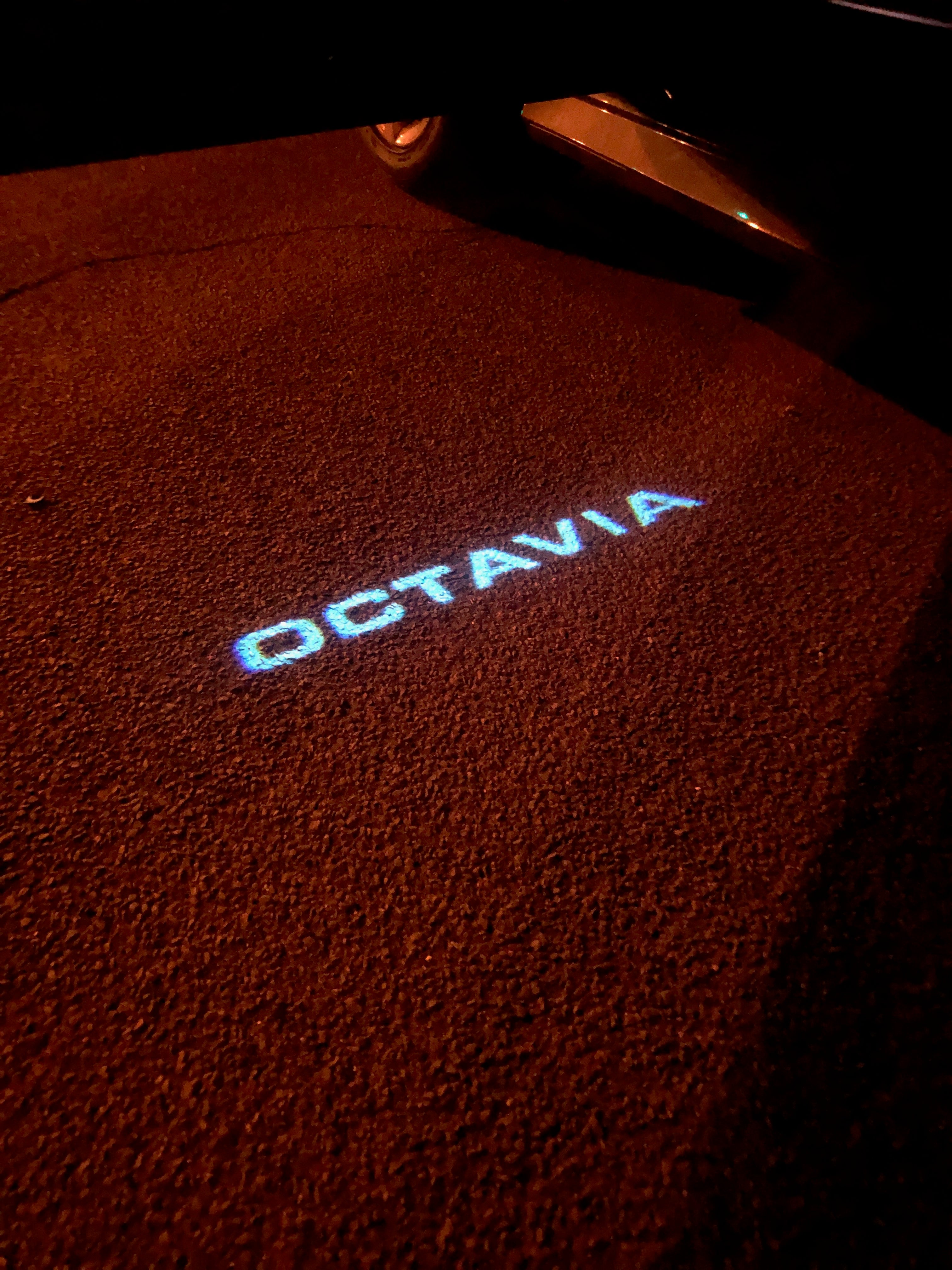 SKODA LOGO PROJECTOT LIGHTS Nr.104 (Menge 1 = 2 Logo Film / 2 Türlichter)