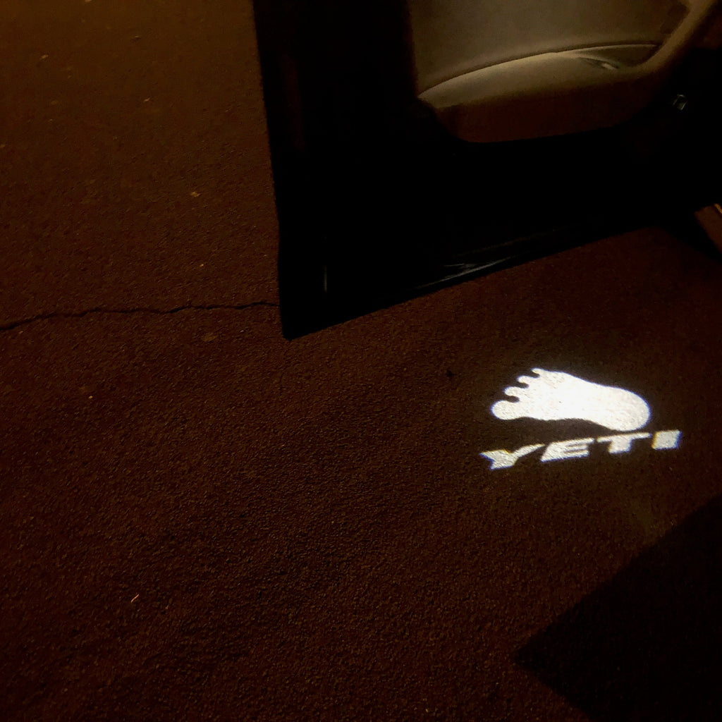 SKODA LOGO PROJECTOT LIGHTS Nr.71 (الكمية 1 = 2 شعار فيلم / 2 أضواء الباب)