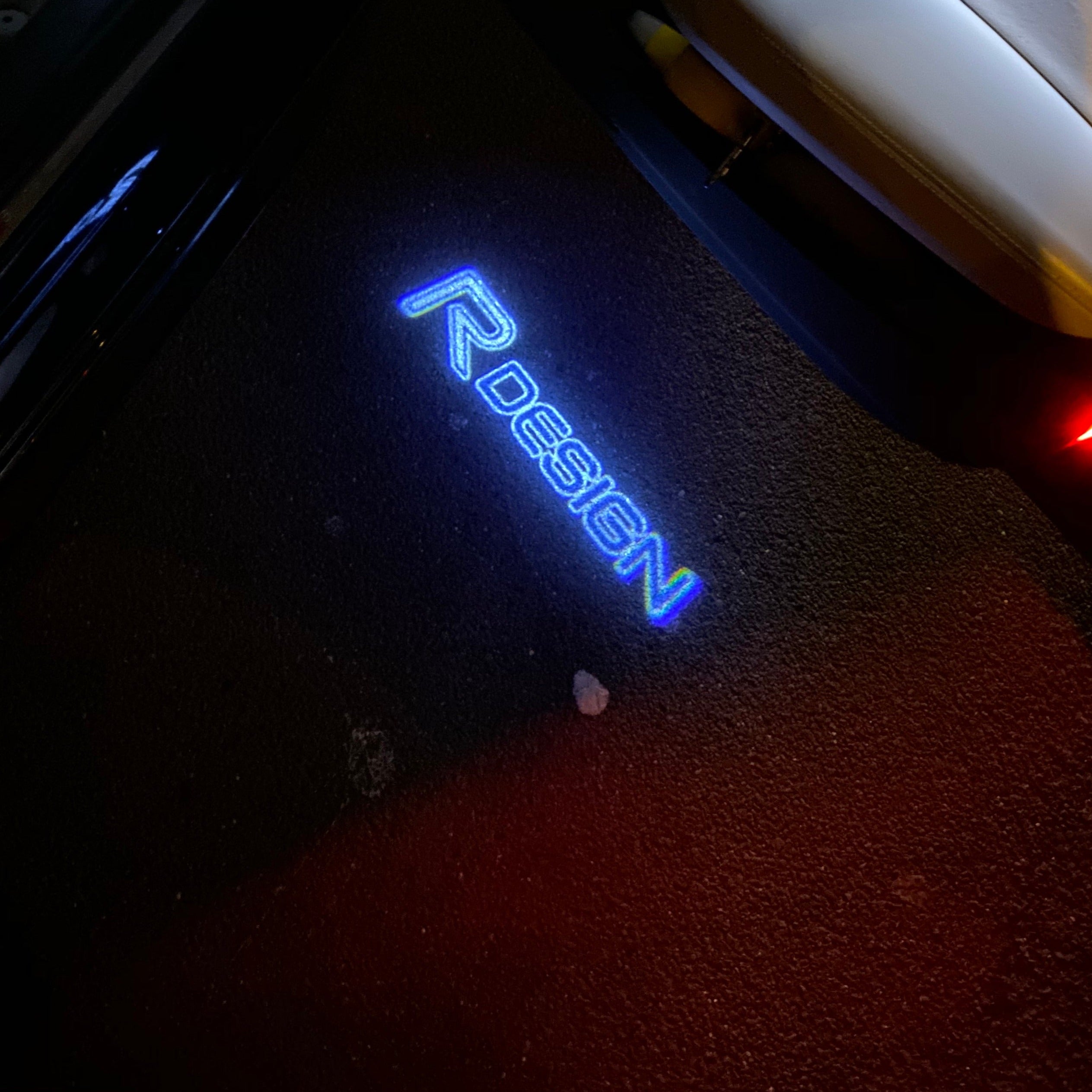 Volvo LOGO PROJECROTR LIGHTS Nr.85 (الكمية 1 = 2 شعار فيلم / 2 أضواء الباب)