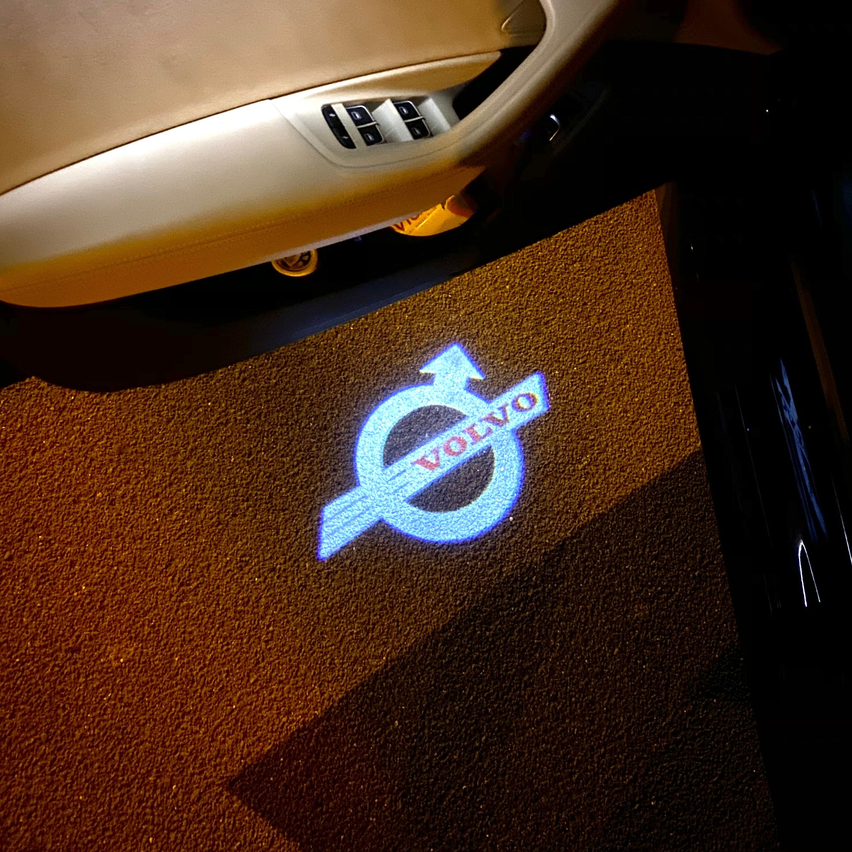 Volvo LOGO PROJECROTR LIGHTS Nr.54 (Menge 1 = 2 Logo Film / 2 Türleuchten)