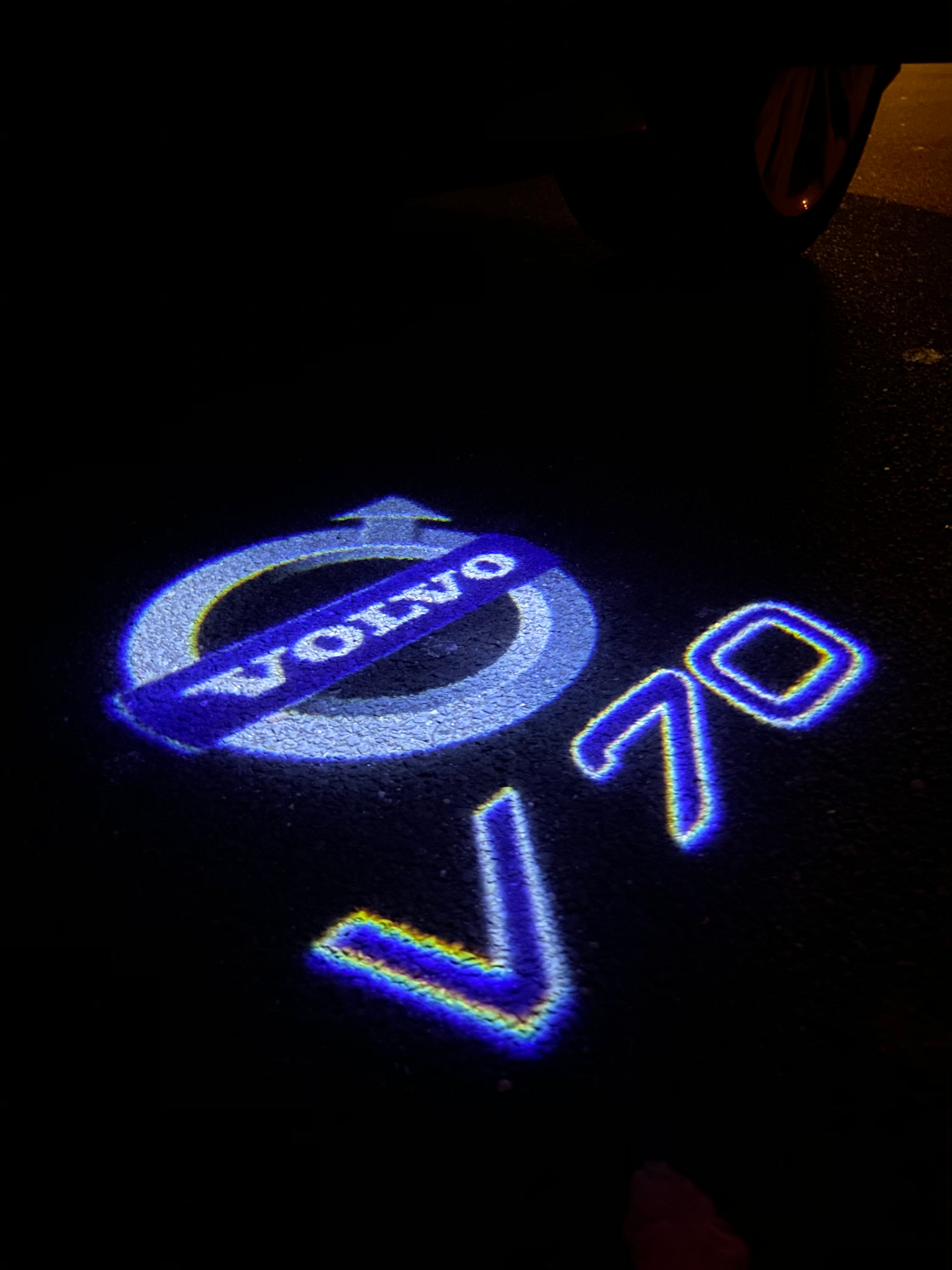 V 70 LOGO PROJECROTR LIGHTS Nr.25 (Menge 1 = 2 Logo Film / 2 Türleuchten)