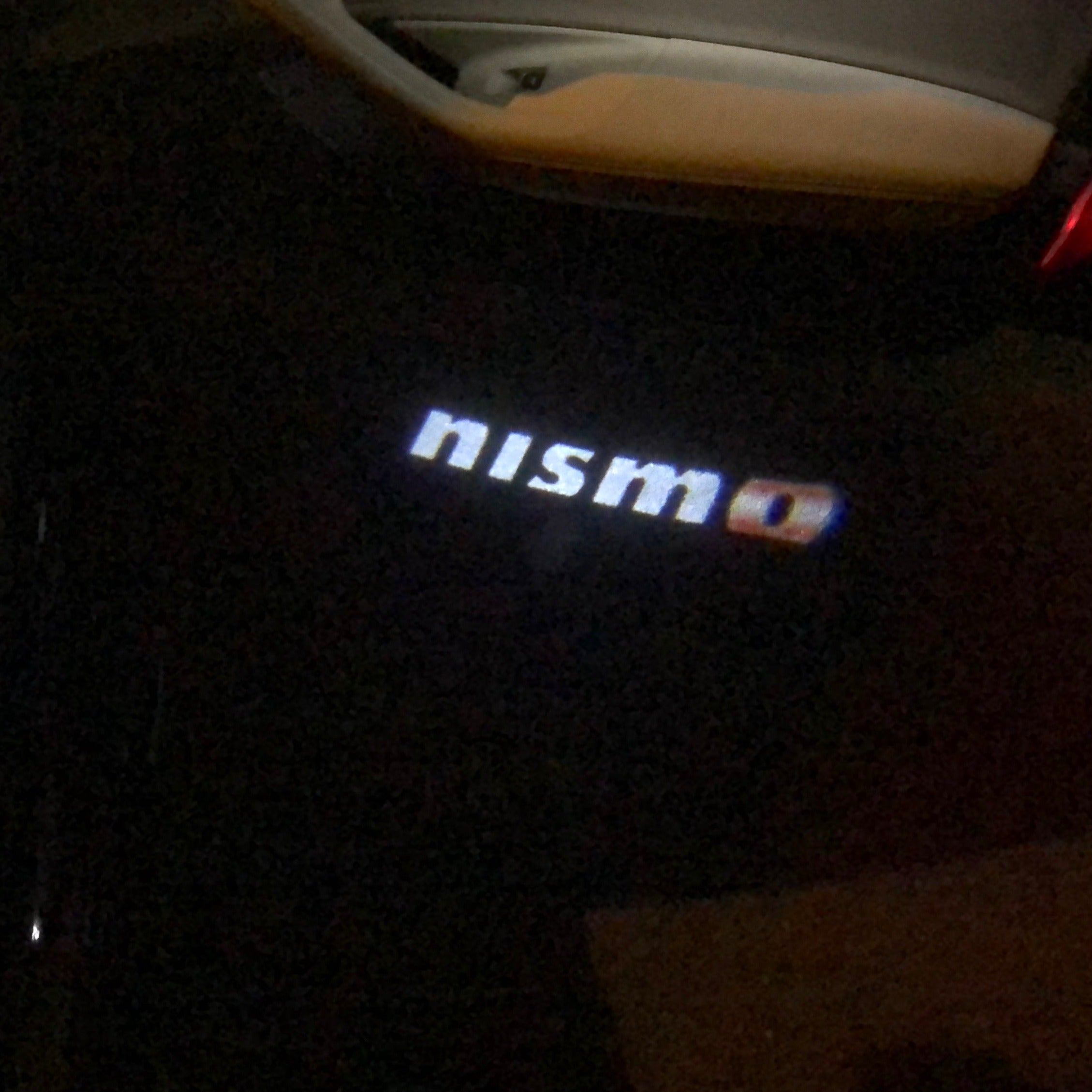NISMO PROJECTOT LIGHTS Nr.11(quantità 1 = 2 Pellicole logo /2 luci porta)