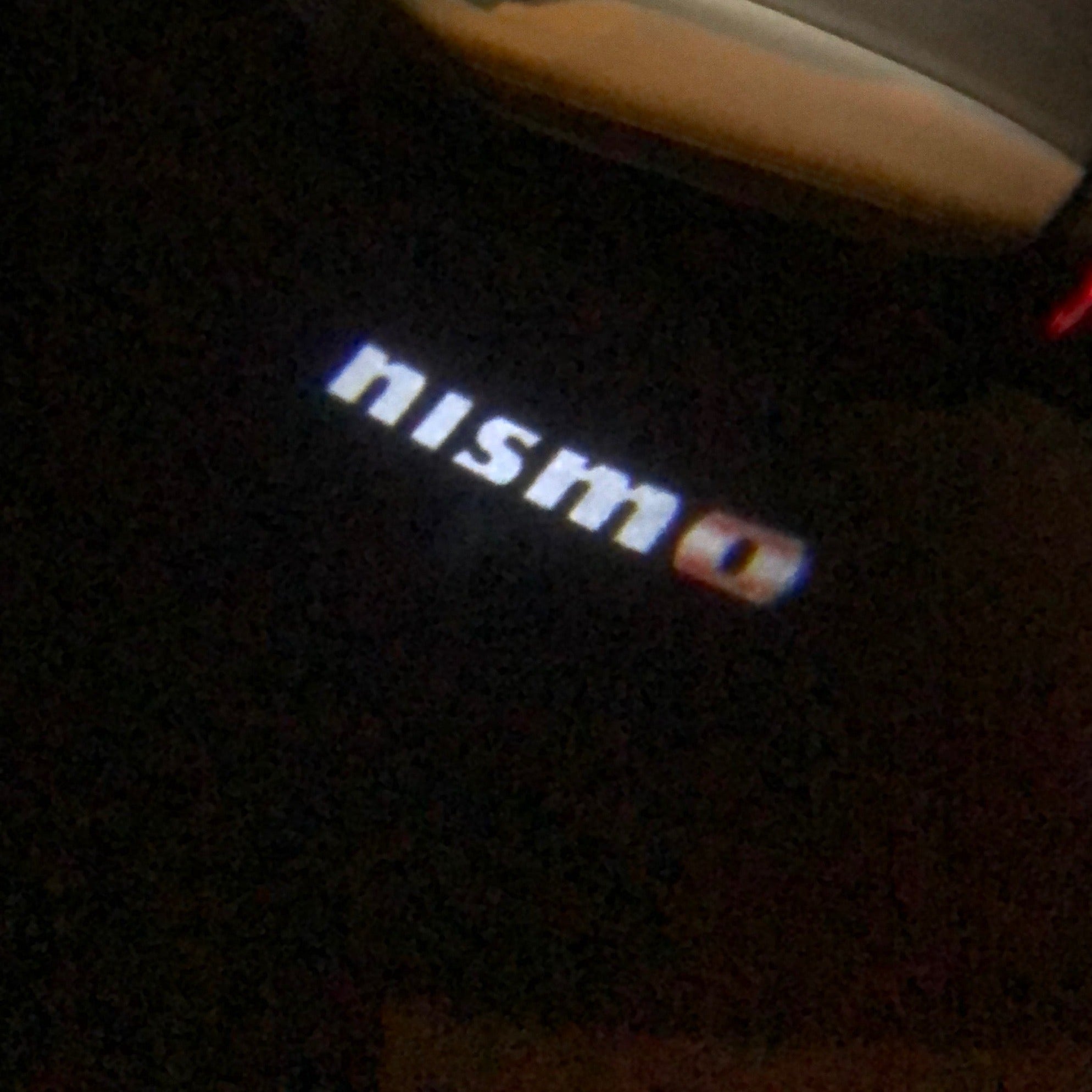NISMO PROJECTOT LIGHTS Nr.11(quantità 1 = 2 Pellicole logo /2 luci porta)