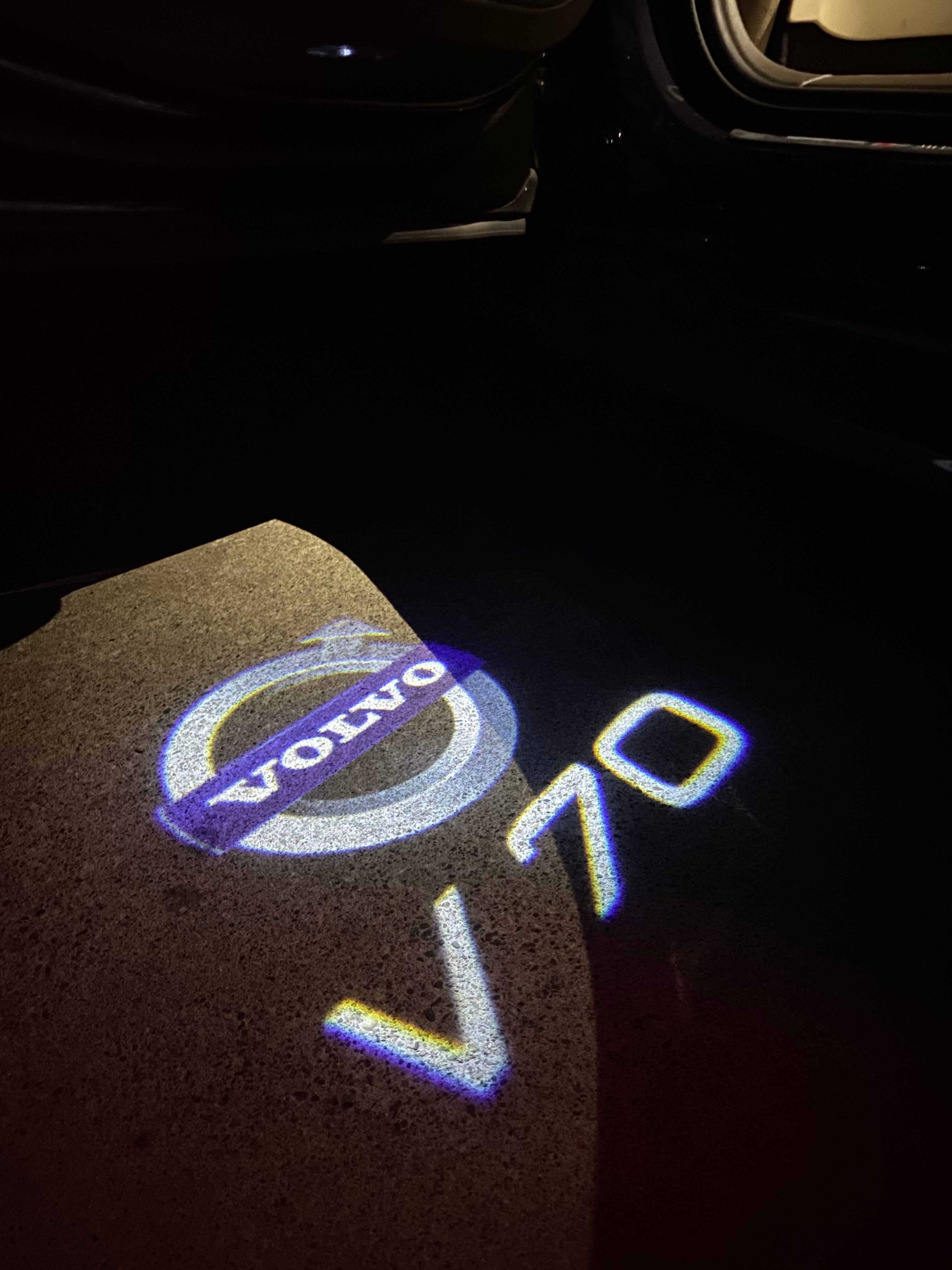 V 70 LOGO PROJECROTR LIGHTS Nr.23 (Menge 1 = 2 Logo Film / 2 Türleuchten)