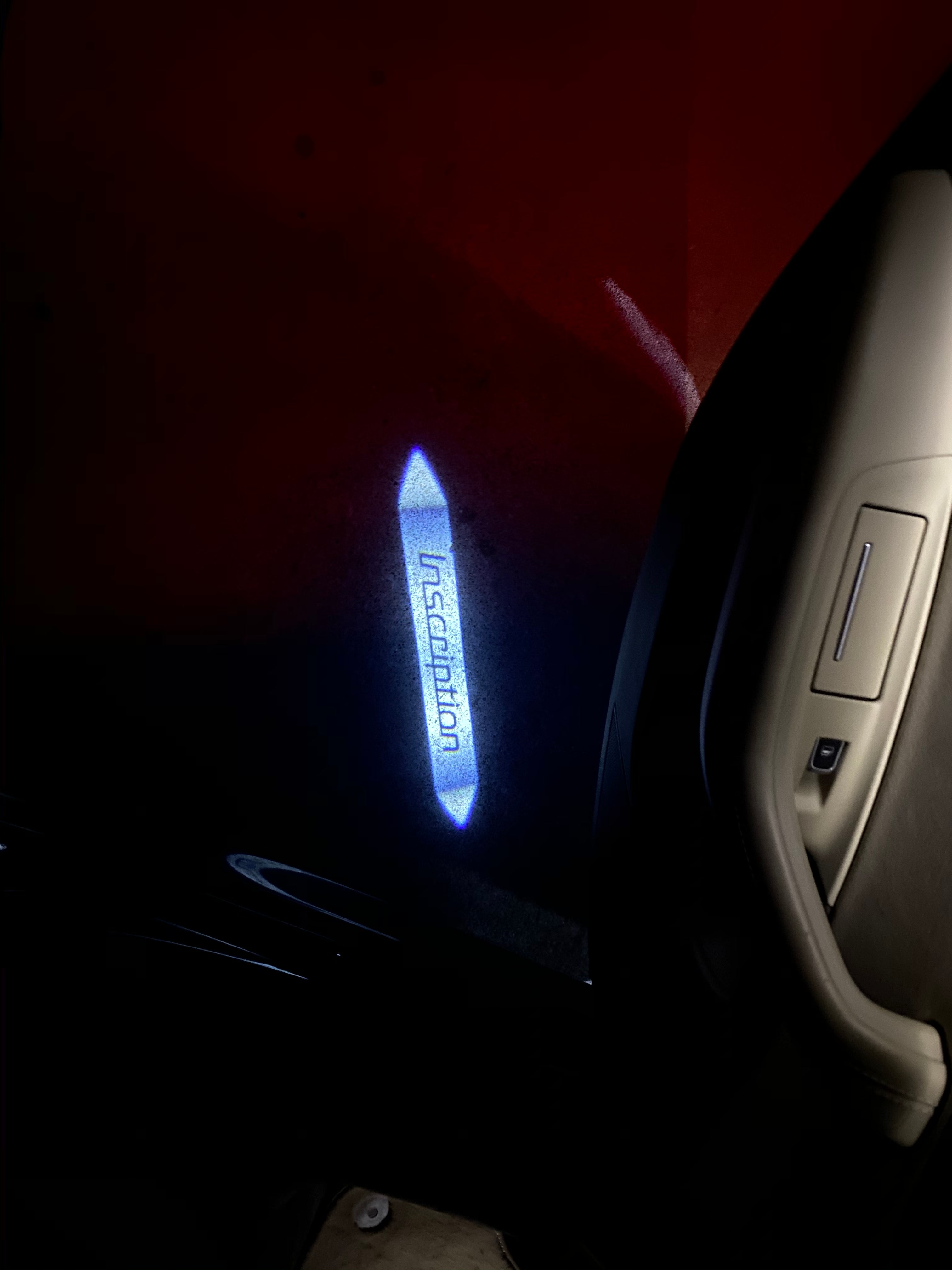 Volvo LOGO PROJECROTR LIGHTS Nr.79 (Menge 1 = 2 Logo Film / 2 Türleuchten)