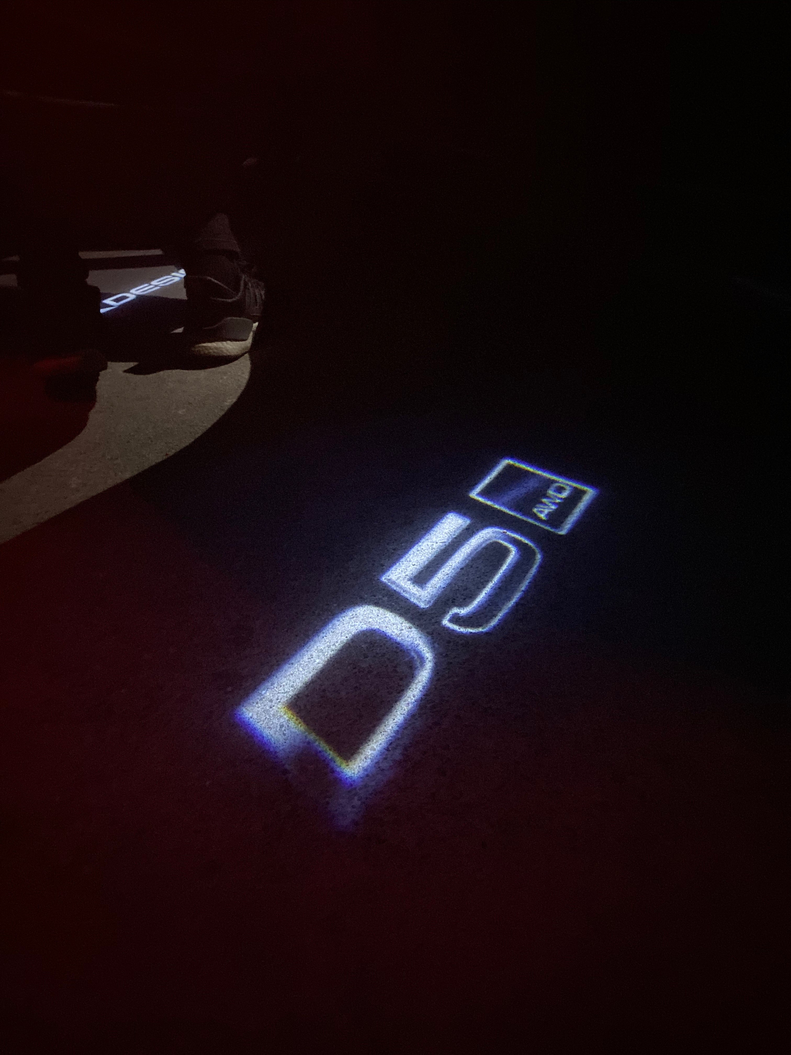 Volvo LOGO PROJECROTR LIGHTS Nr.127 (Menge 1 = 2 Logo Film / 2 Türleuchten)