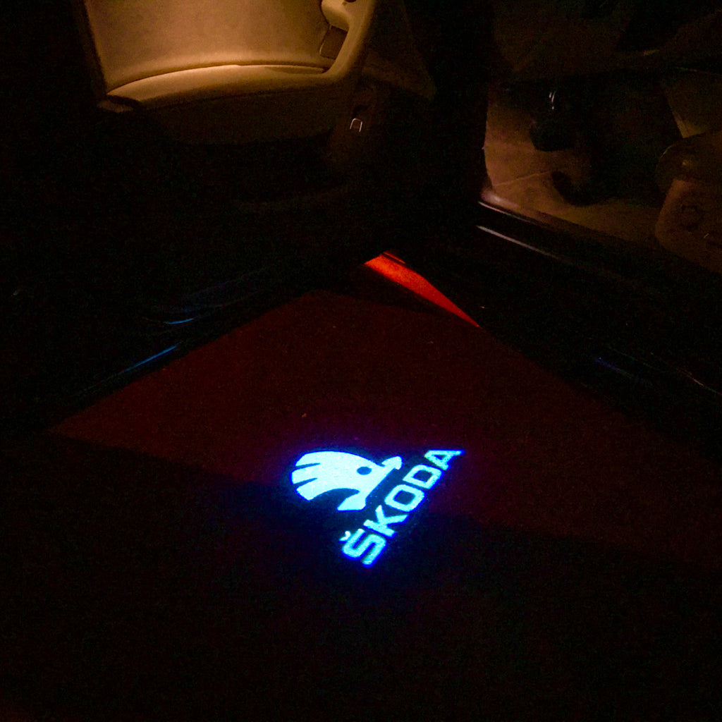 SKODA LOGO PROJECTOT LIGHTS Nr.08 (cantidad 1 = 2 Logo Film/2 luces de puerta)