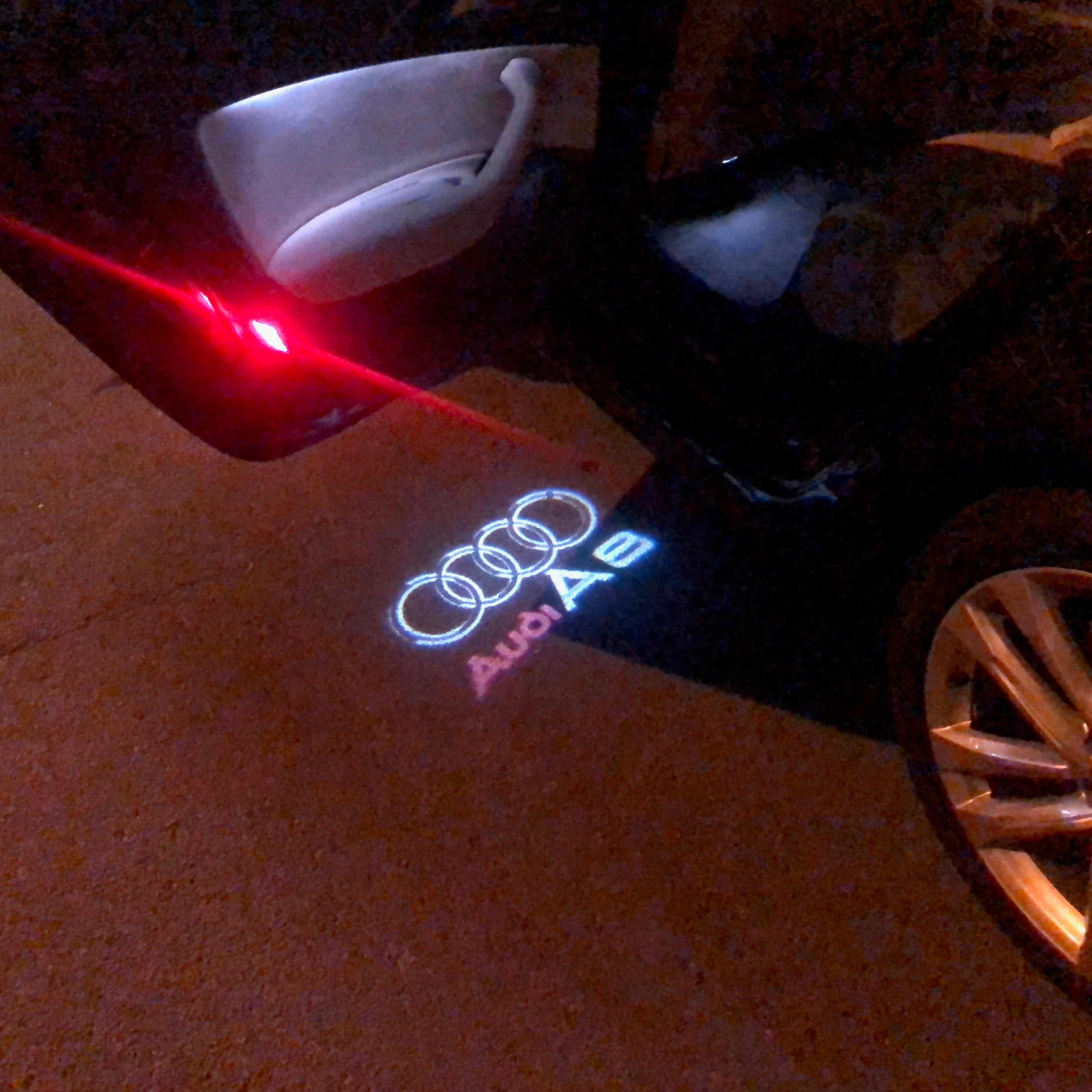 AUDI LOGO PROJECTOT LIGHTS Nr.46 (الكمية 1 = 2 Logo Films /2 أضواء الباب)