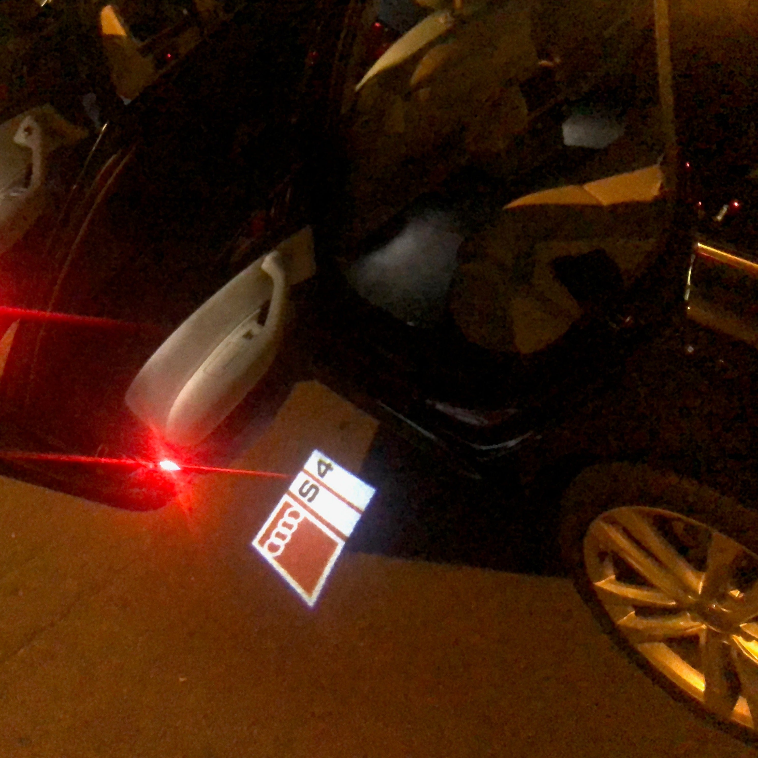 AUDI LOGO PROJECTOT LIGHTS Nr.151 (الكمية 1 = 2 Logo Films /2 أضواء الباب)