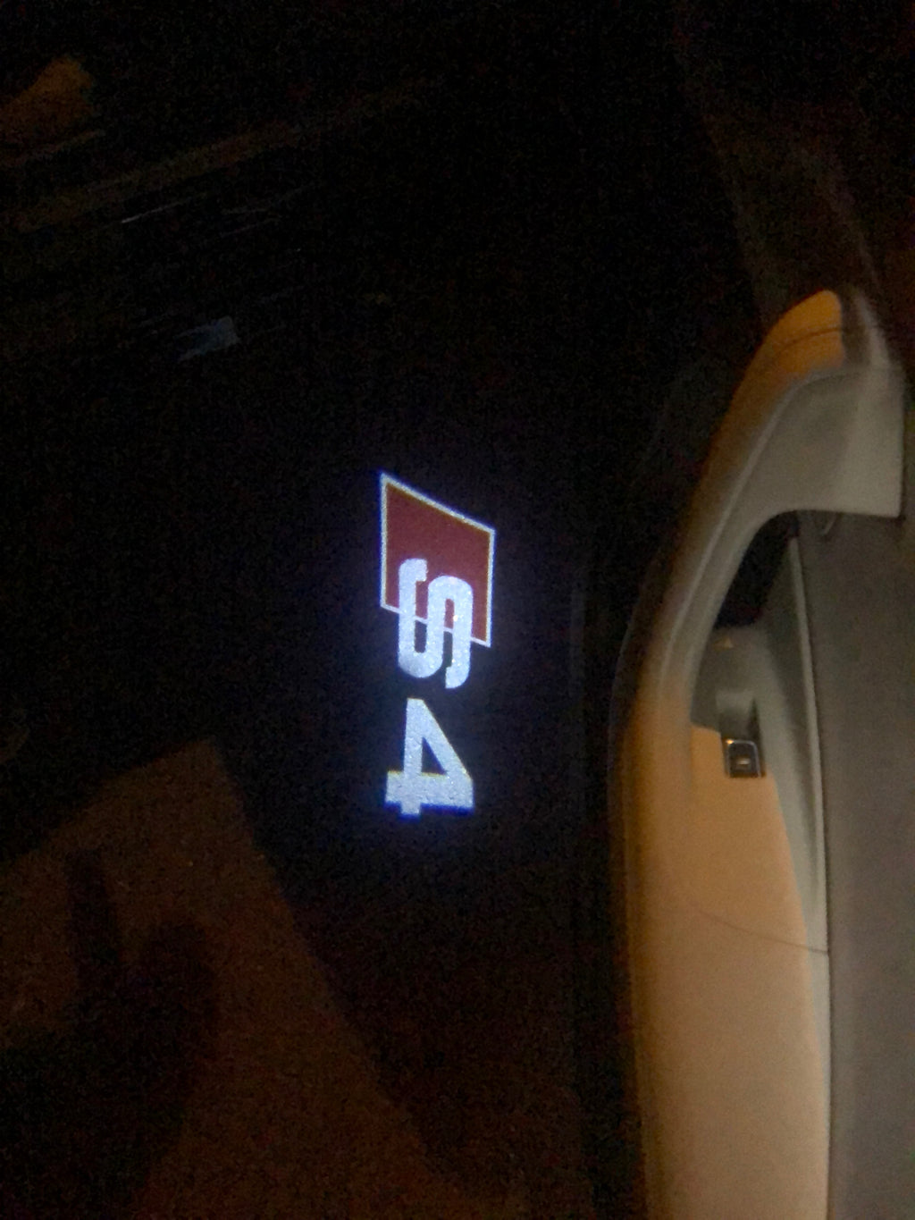 AUDI LOGO PROJECTOT LIGHTS Nr.25 (الكمية 1 = 2 Logo Films /2 أضواء الباب)