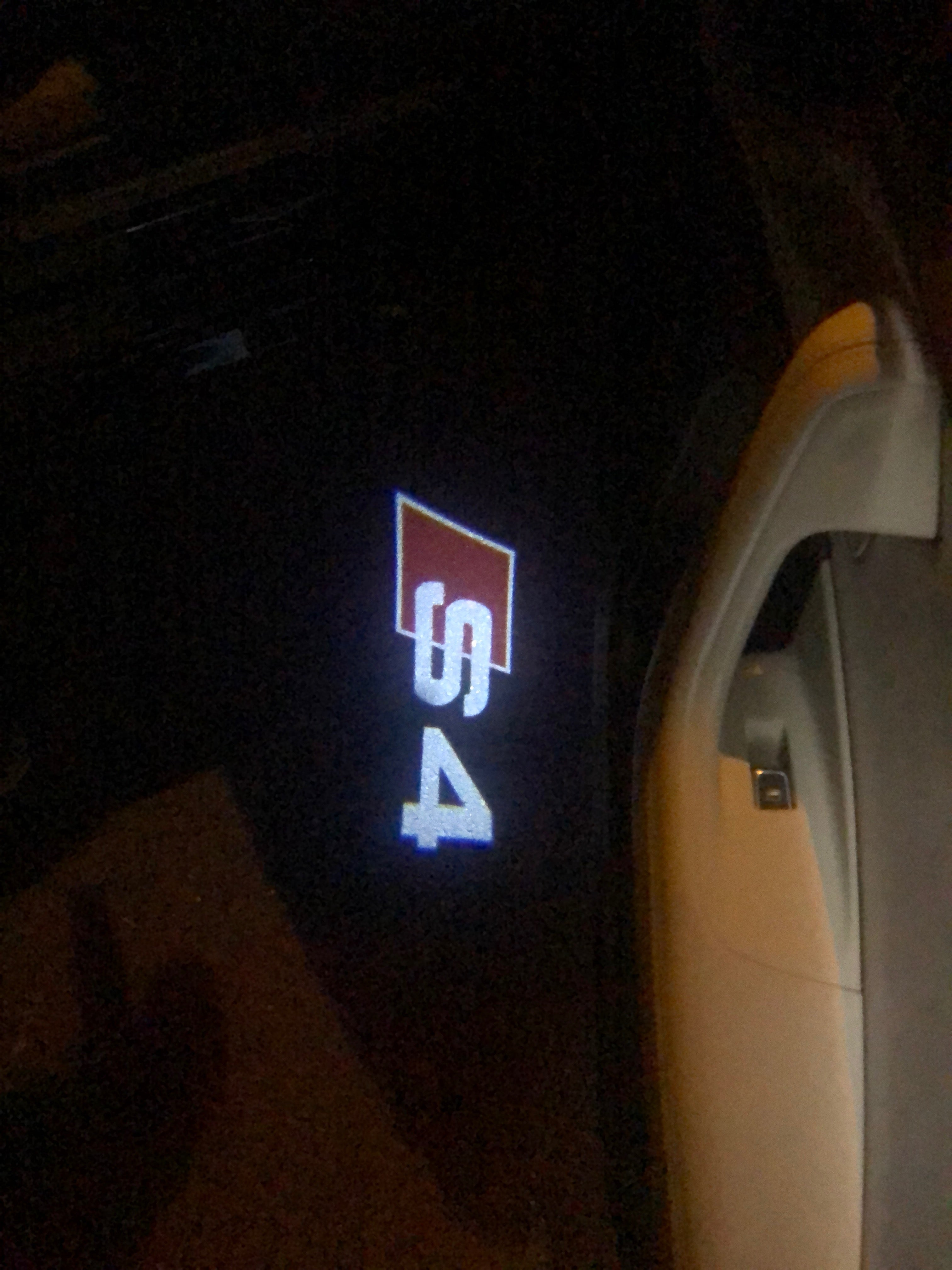 AUDI LOGO PROJECTOT LIGHTS Nr.25 (الكمية 1 = 2 Logo Films /2 أضواء الباب)