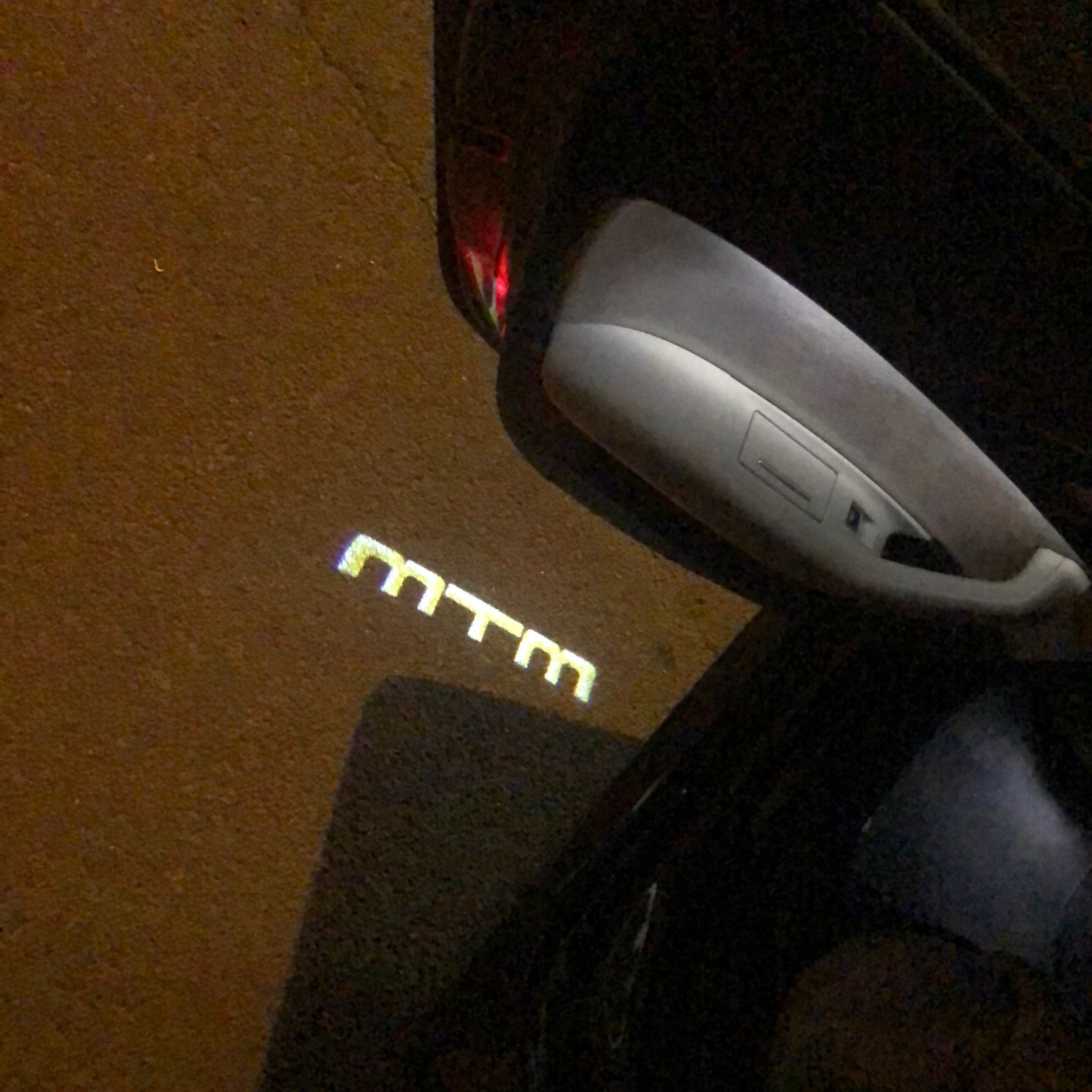 AUDI LOGO PROJECTOT LIGHTS Nr.84 (الكمية 1 = 2 Logo Films /2 أضواء الباب)