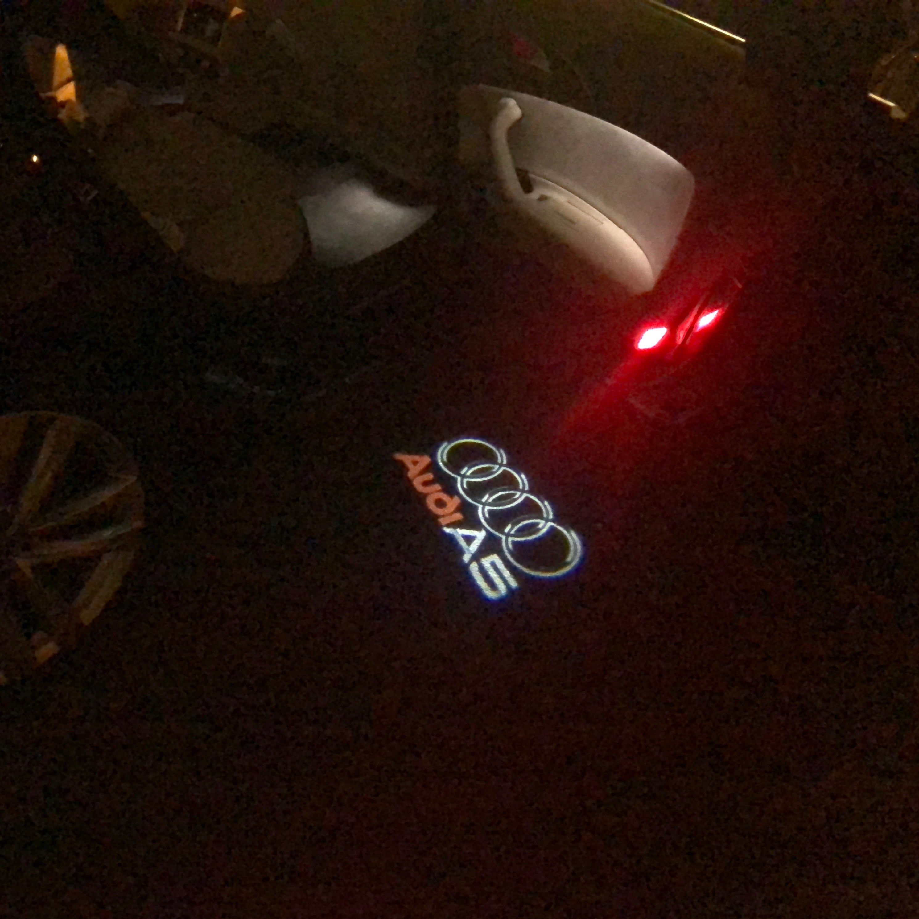 AUDI LOGO PROJECTOT LIGHTS Nr.43 (الكمية 1 = 2 Logo Films /2 أضواء الباب)