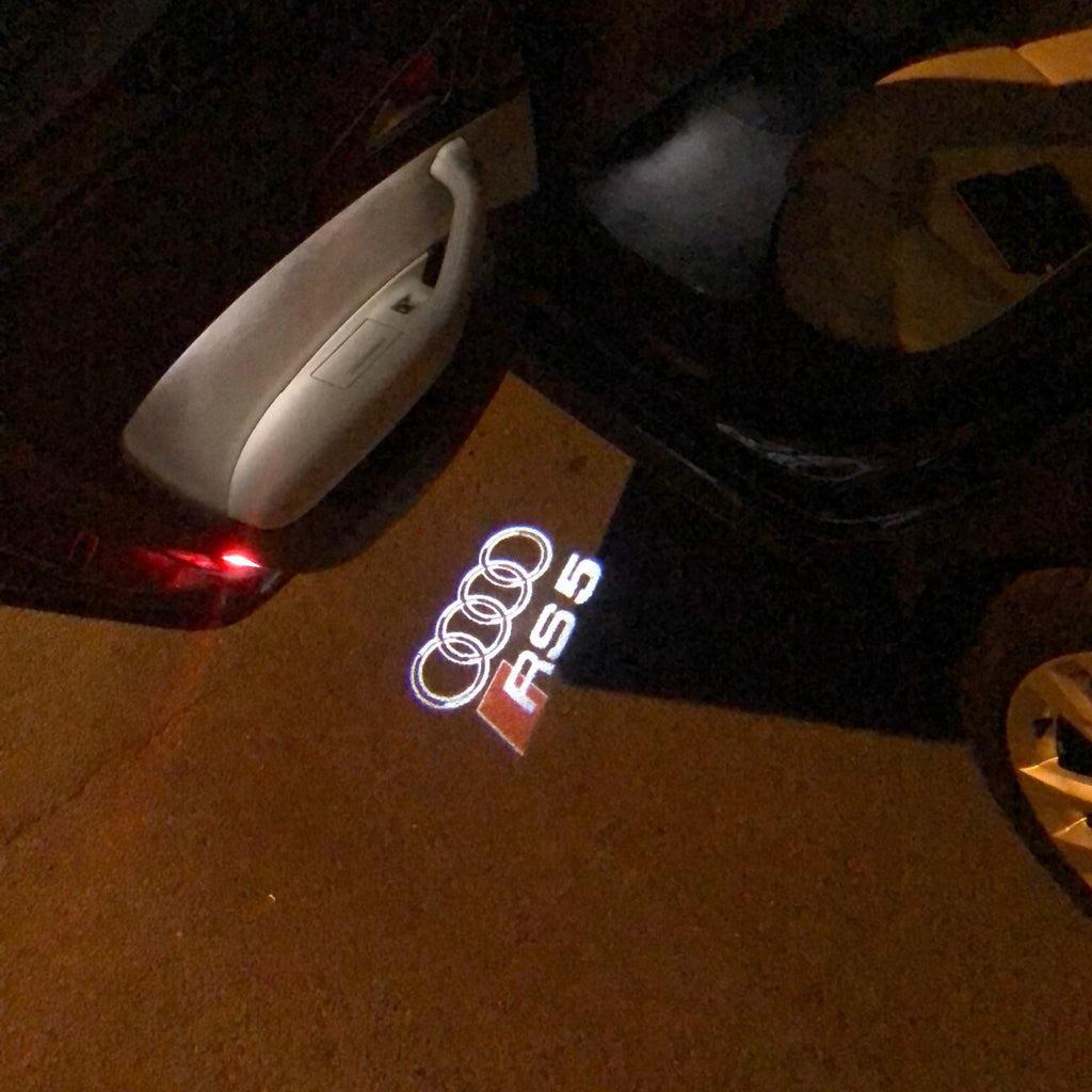 LUCI PROIETTORI LOGO AUDI Nr.136 (quantità 1 = 2 Pellicole Logo / 2 luci porta)