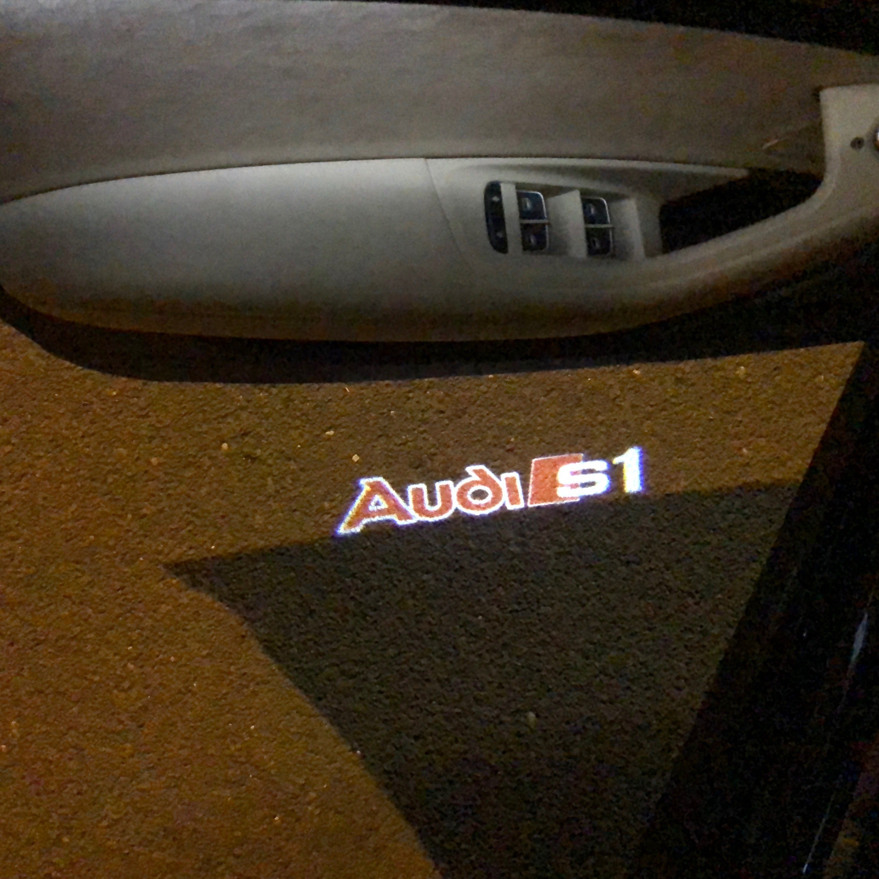 AUDI LOGO PROJECTOT LIGHTS Nr.96 (quantità 1 = 2 Logo Film /2 porta luci)